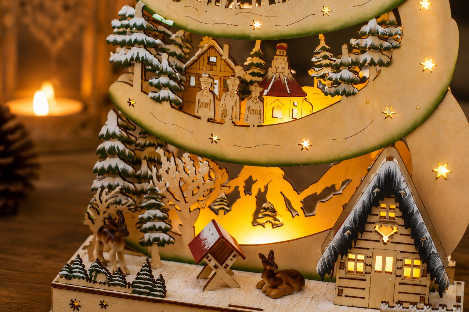 OTTO home Weihnachtsszene »Fensterdeko, Lichtbaum aus Holz« Weihnachtliche Verzierung mit LED-Lichtern, Timer-Funktion,