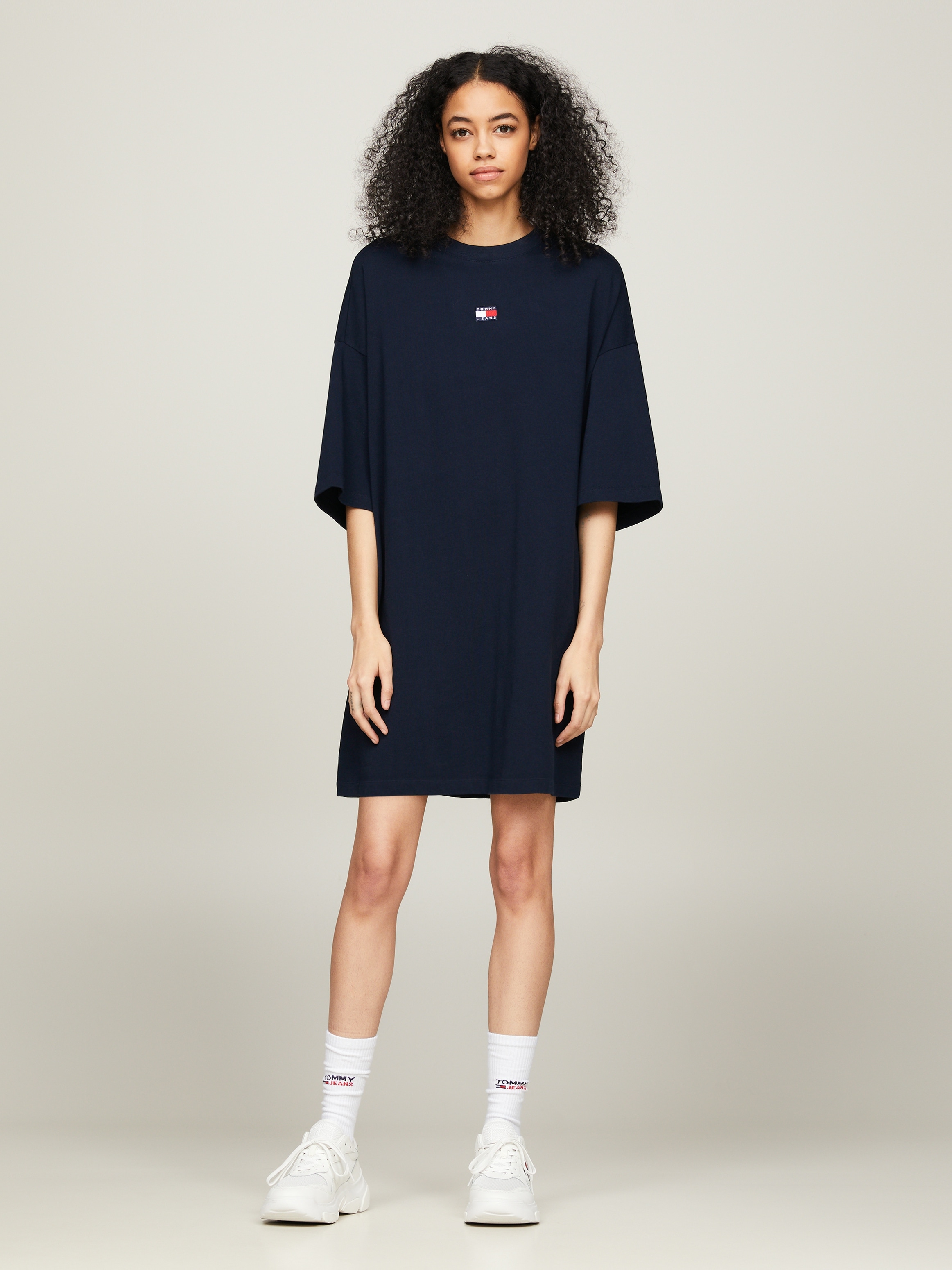 Shirtkleid »TJW BADGE TEE DRESS«, mit Tommy Jeans Flagge