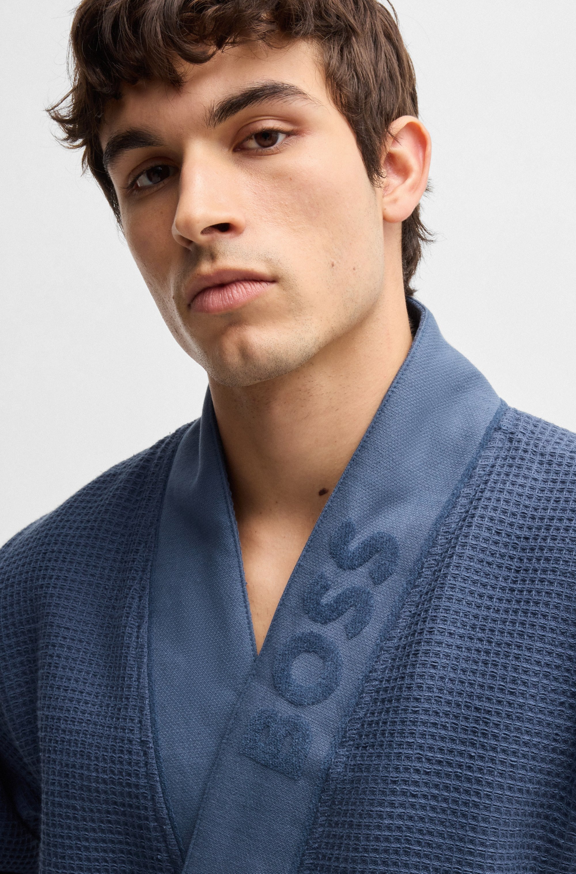 BOSS Morgenmantel »Waffle Kimono«, mit großem BOSS Logo aus Velours