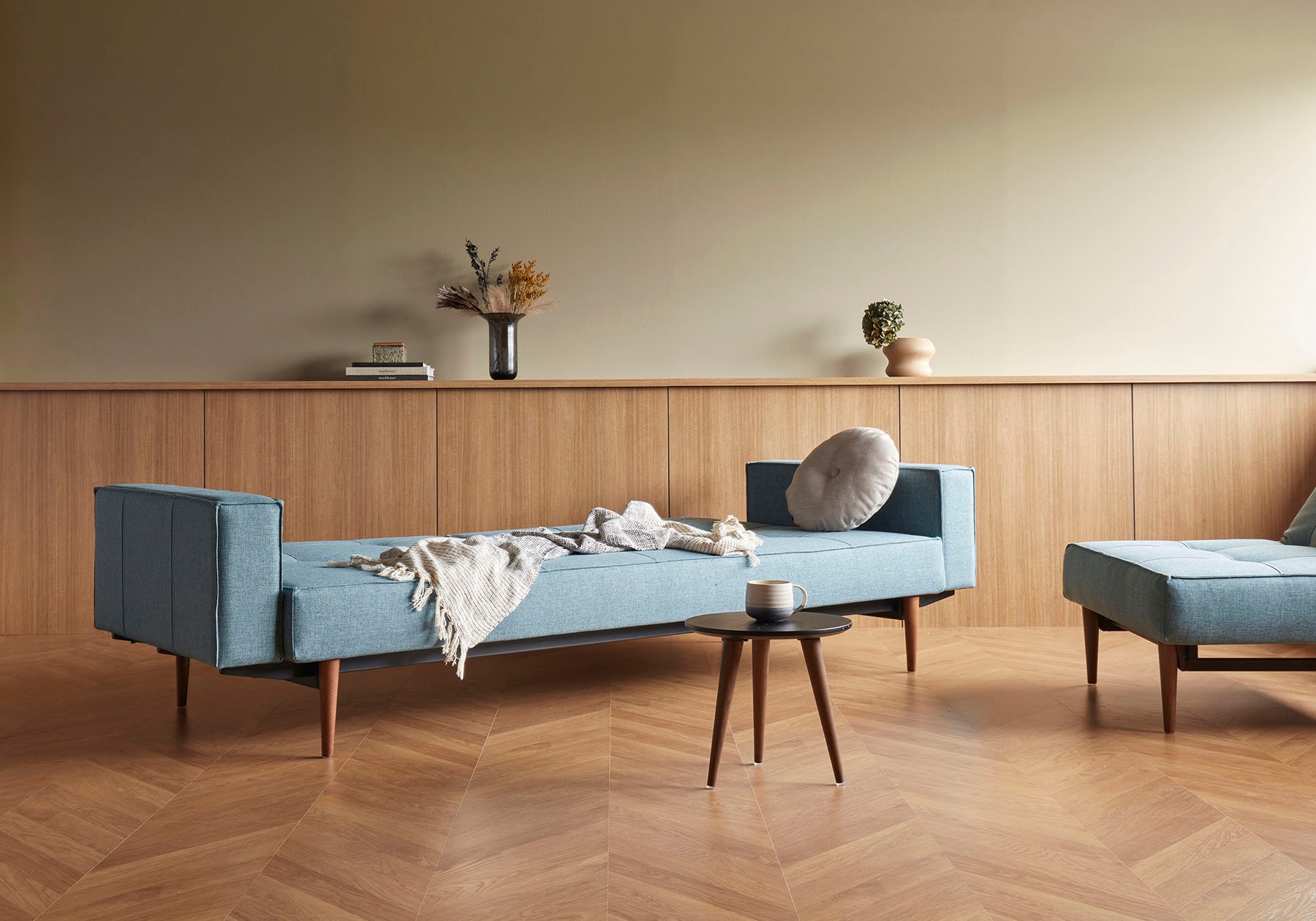 INNOVATION LIVING ™ Sofa »Splitback«, mit Armlehne und dunklen Styletto Beinen, in skandinavischen Design