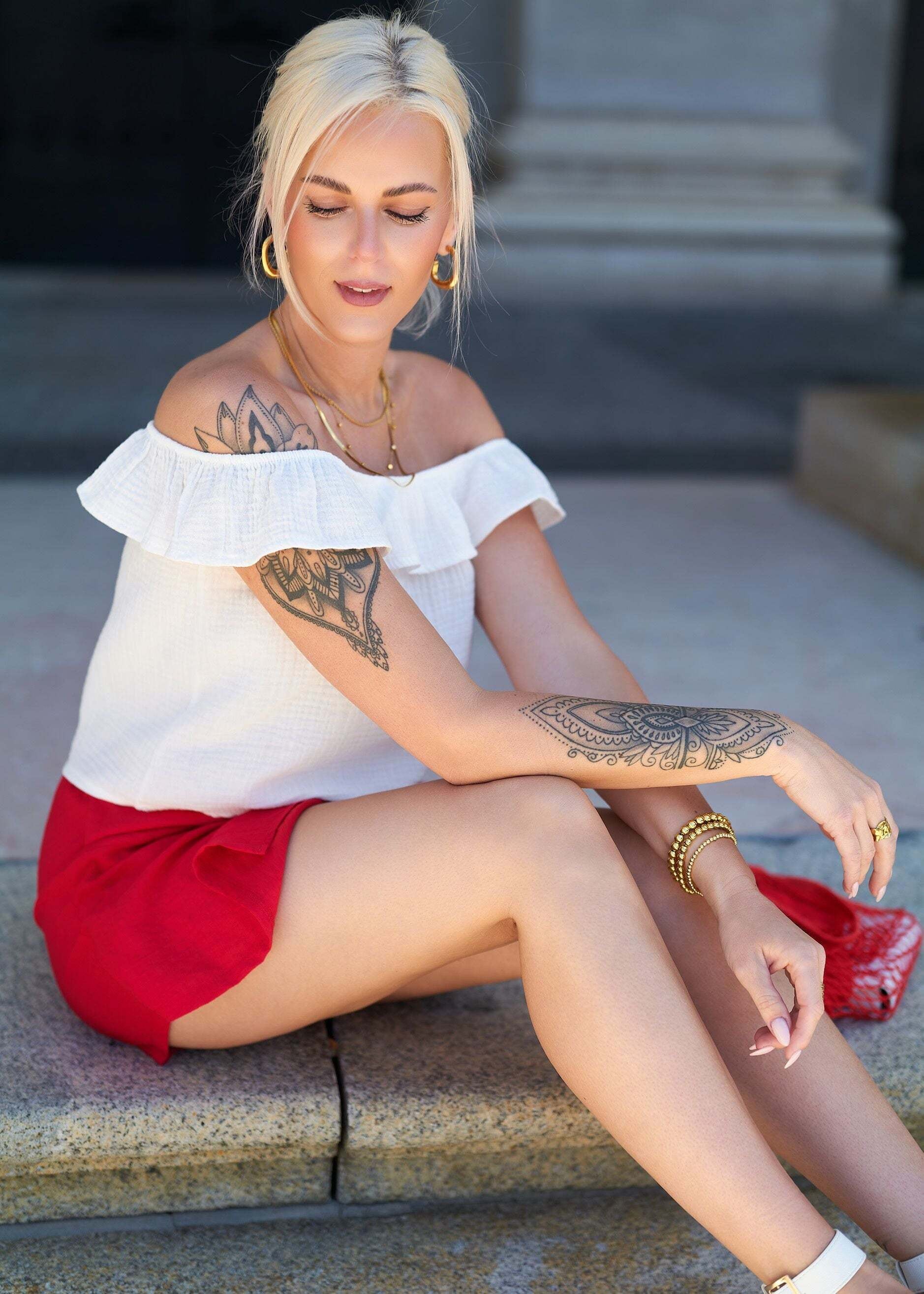 SASSYCLASSY T-Shirt »Musselin Trägertop mit Volants« Luftiges Baumwolltop mit elastischer Ausschnittpartie Weiß