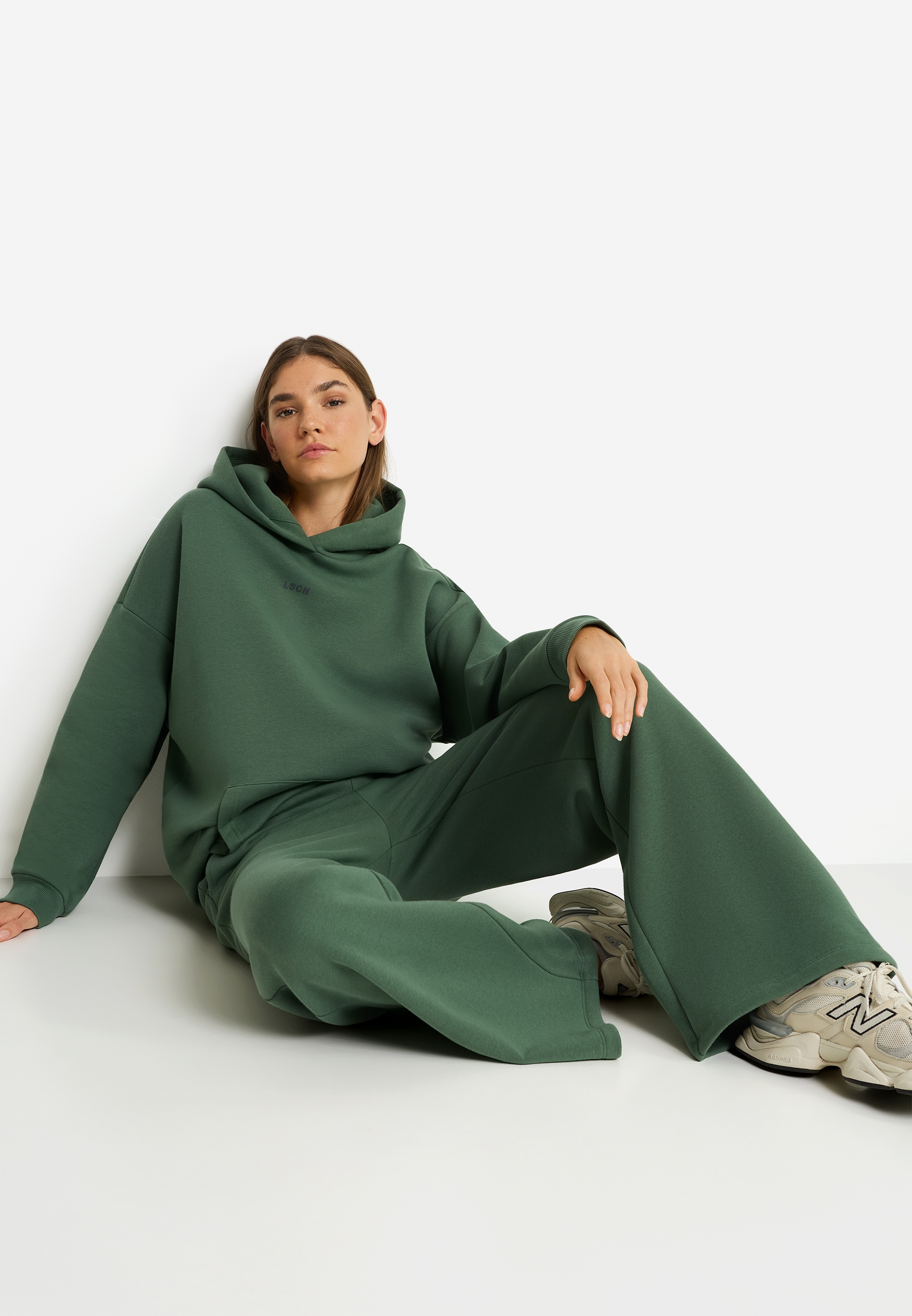 LSCN by LASCANA Hoodie , mit aufgesetzter Kängurutasche
