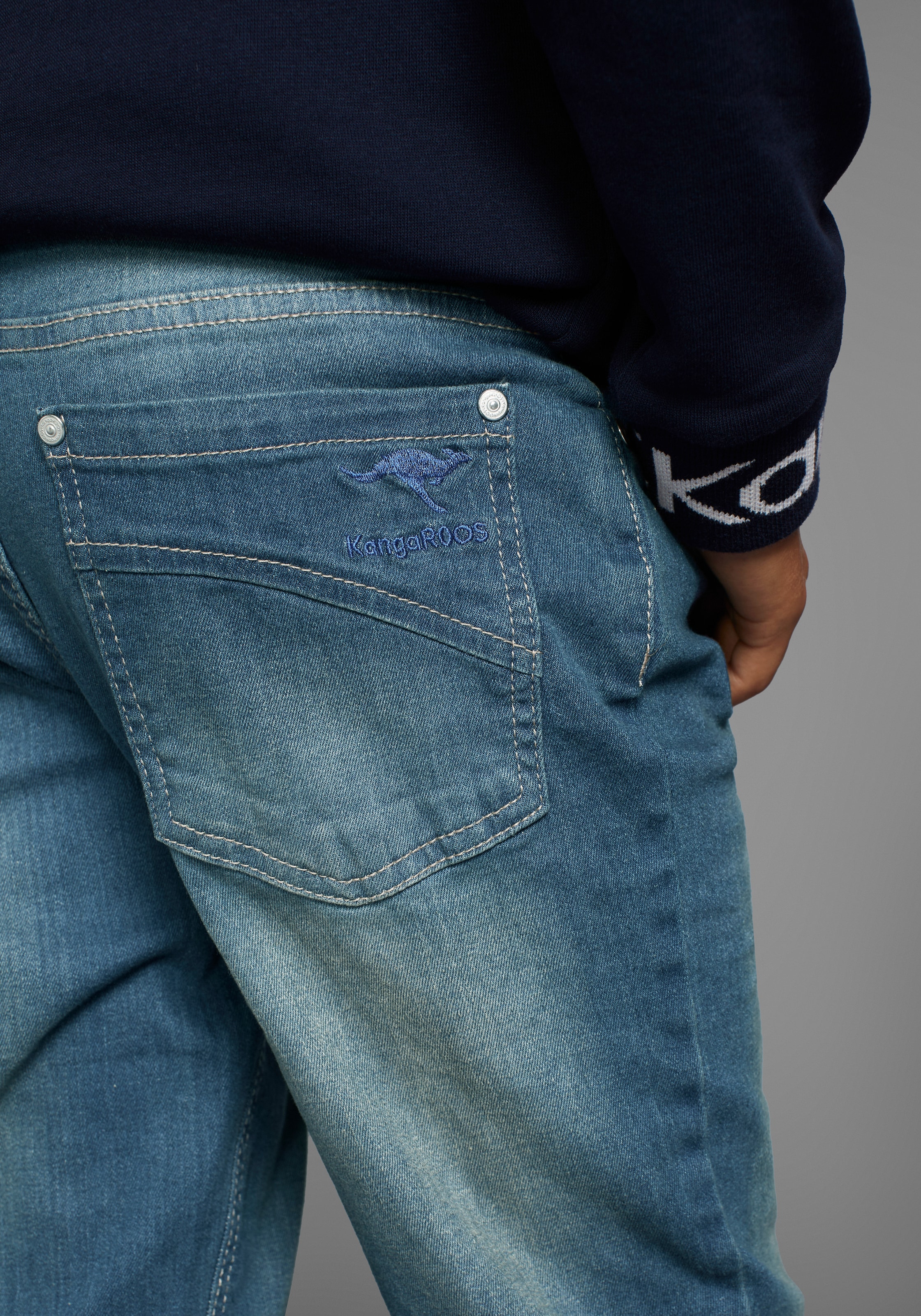 KangaROOS Stretch-Jeans », regular fit mit geradem Beinverlauf«, bequeme Passform, gerades Bein, niedrige Leibhöhe