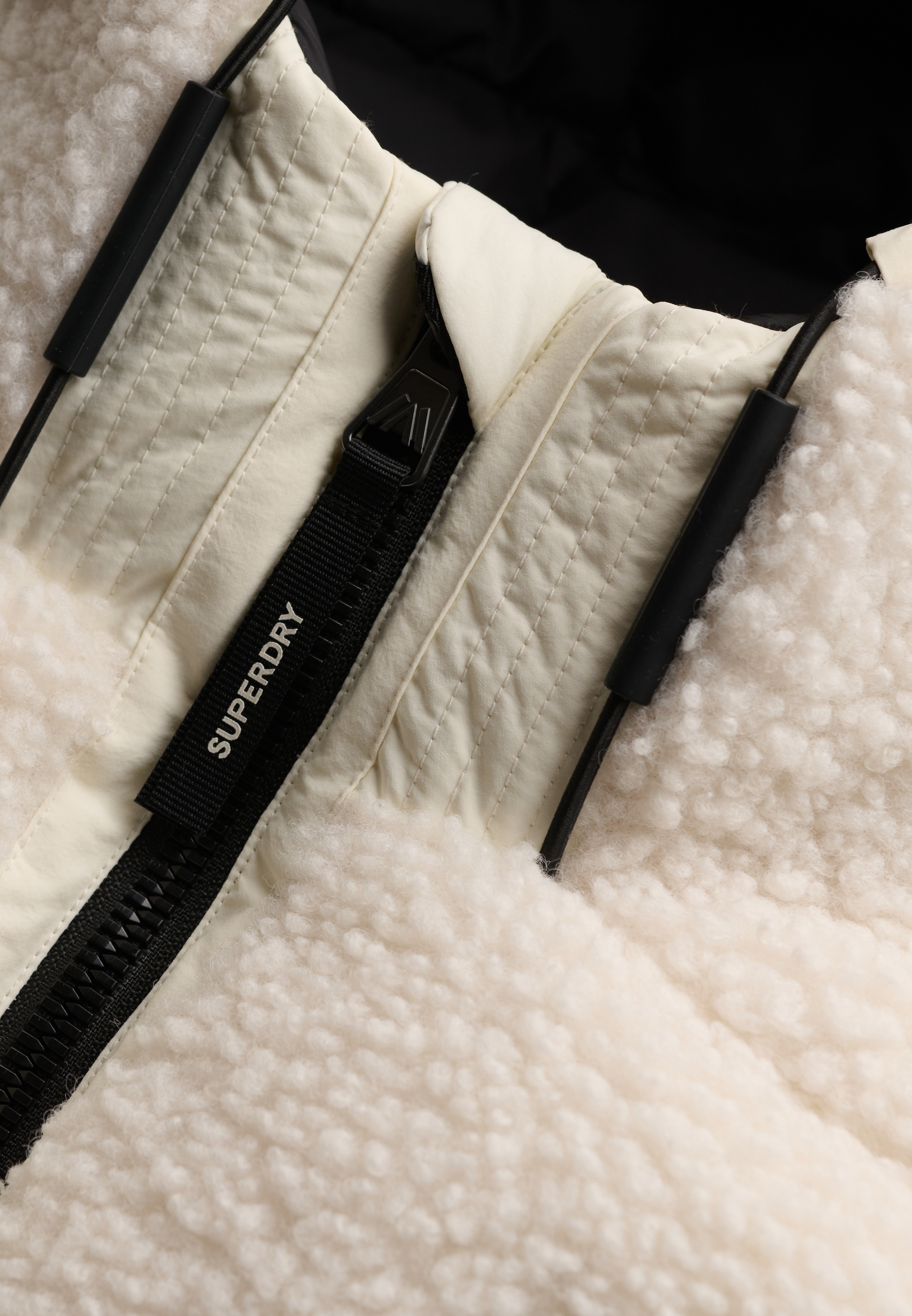Superdry Steppweste »BORG BAFFLE GILET« Kunstfaser, straight fit, außen mit Teddyfell