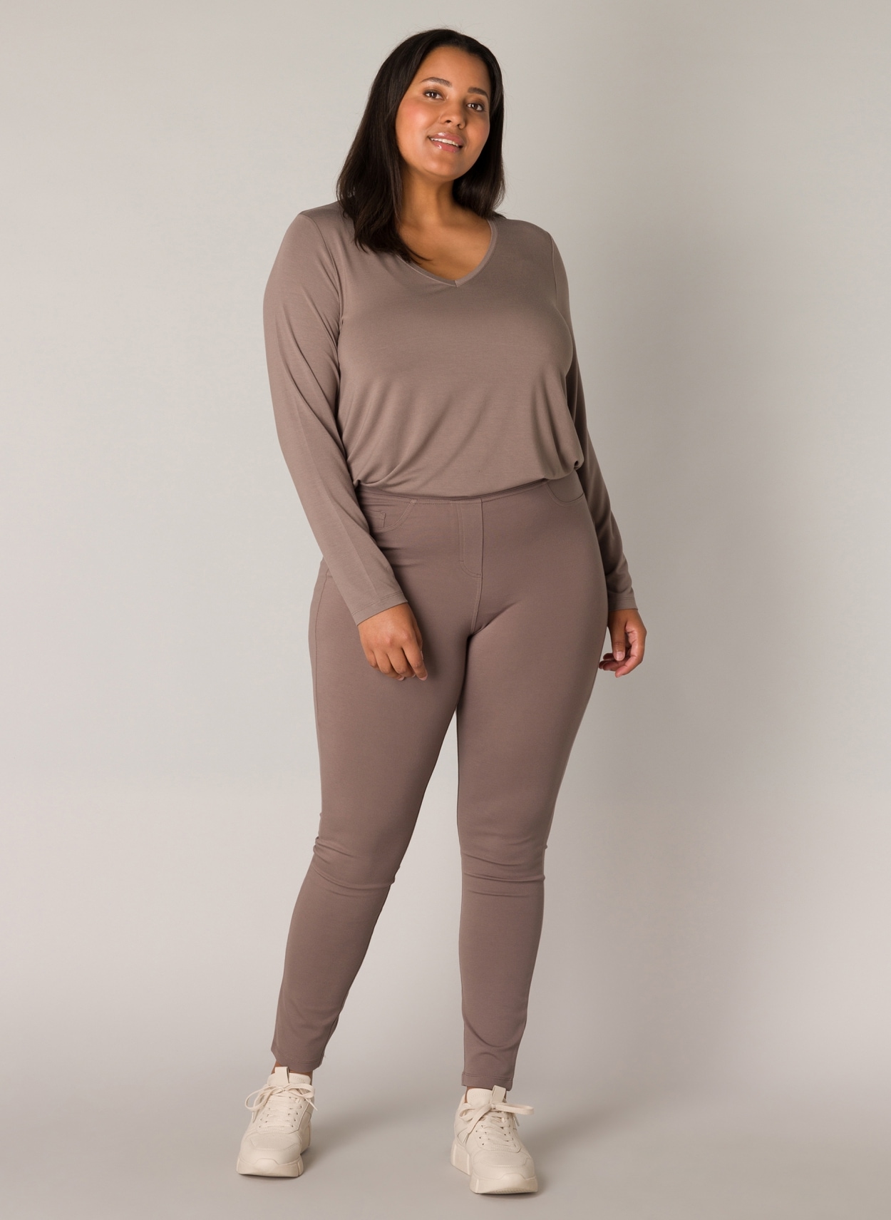 Base Level Curvy Treggings  mit elastischem Bund und angedeuteten Eingrifftaschen