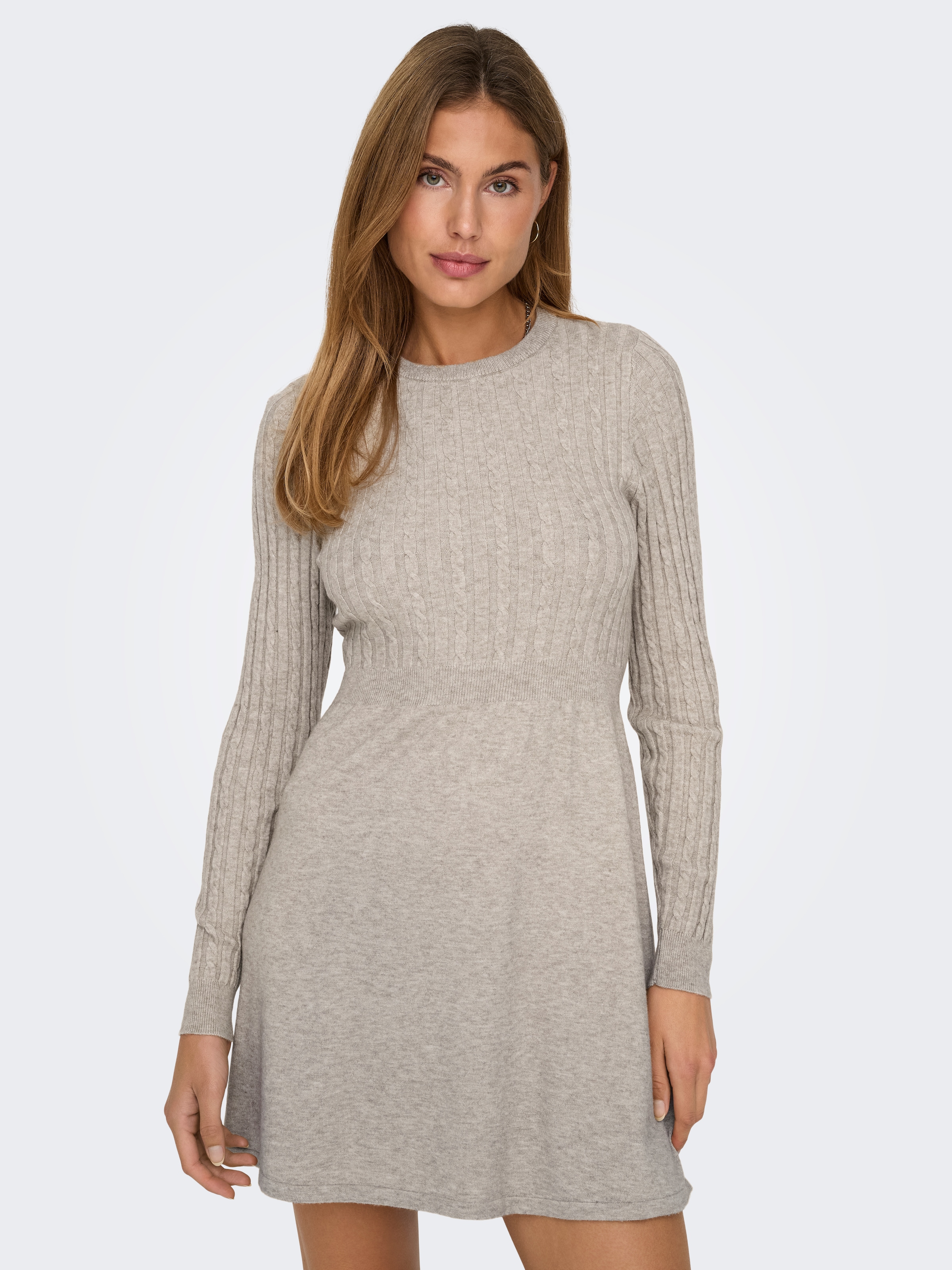 ONLY Strickkleid »ONLFIA LS CABLE DRESS KNT«, tailliert und mit dezentem Zopfstrickmuster im Oberteil