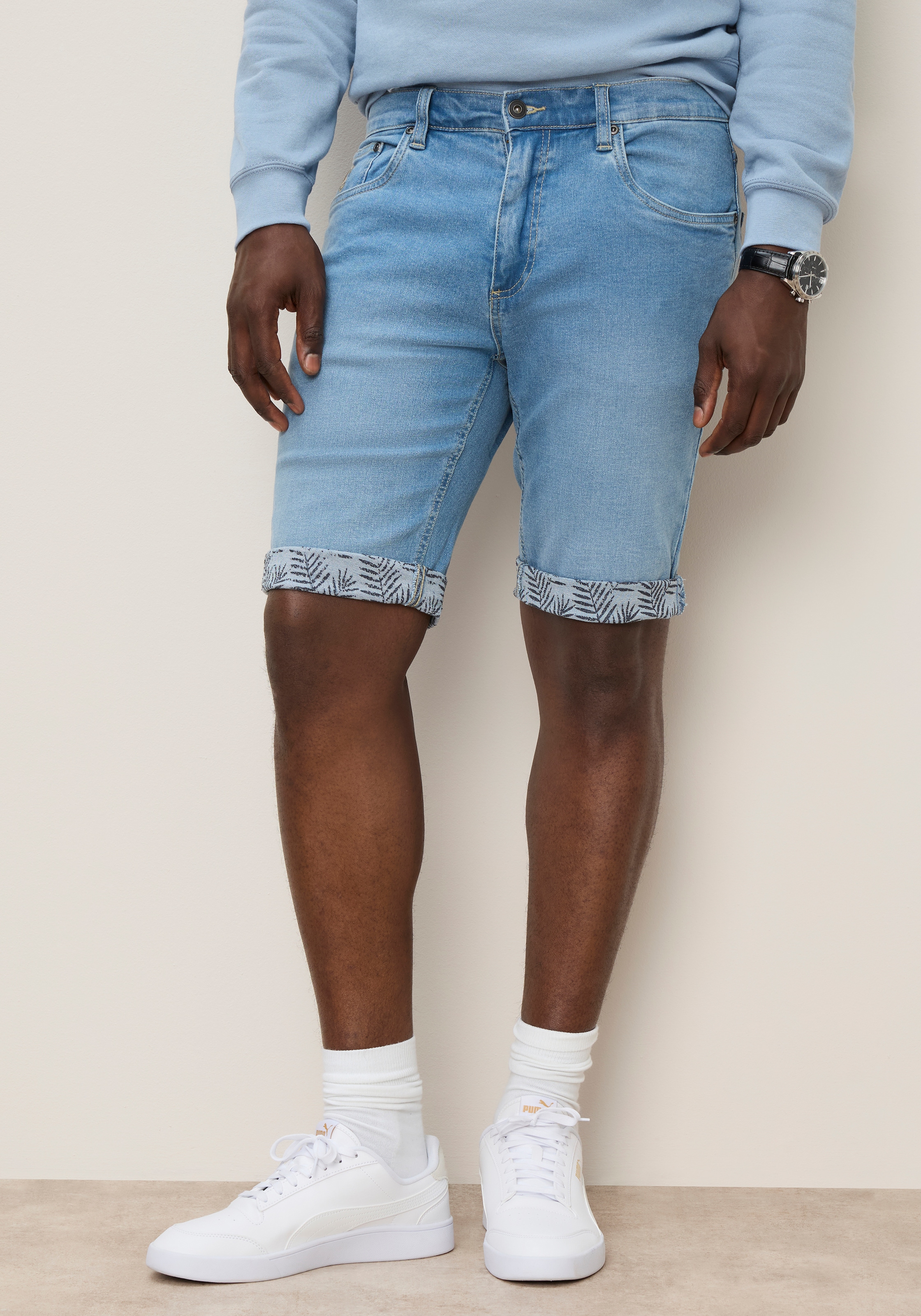 DELMAO Jeansshorts gerade geschnittene Beine, Regular-Fit, kniefreie Länge
