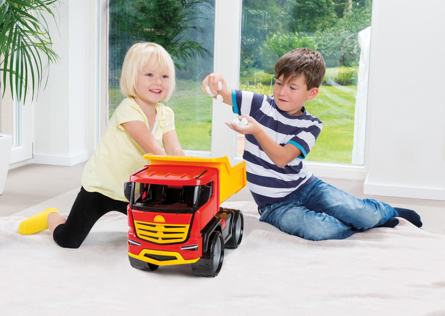 Lena® Spielzeug-LKW »Giga Trucks, Muldenkipper Titan«, Made in Europe