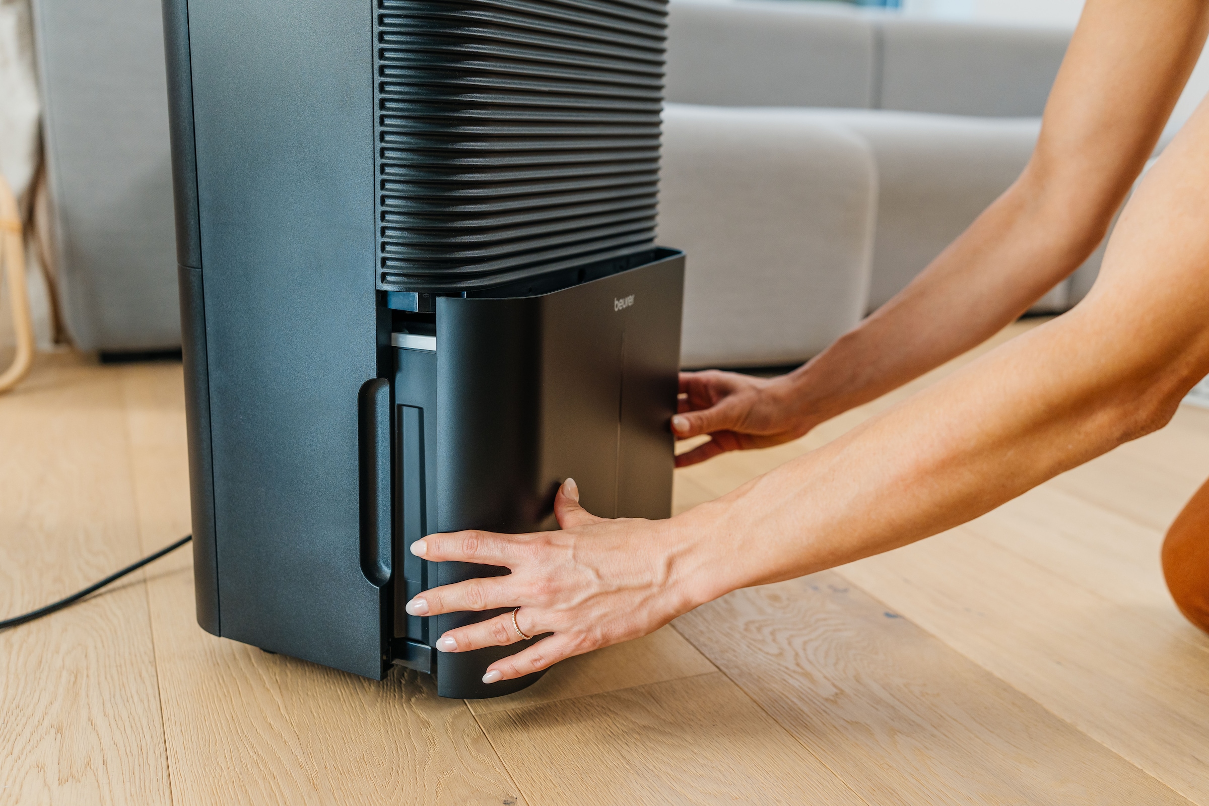 BEURER Luftentfeuchter »LE 250, Entfeuchtung bis zu 20 Liter pro Tag, mit 4 l Wassertank« Entfeuchtung 20 l/Tag Tank 4 l Für große Räume bis 60m² geeignet, zwei Lüfterstufen, Timerfunktion