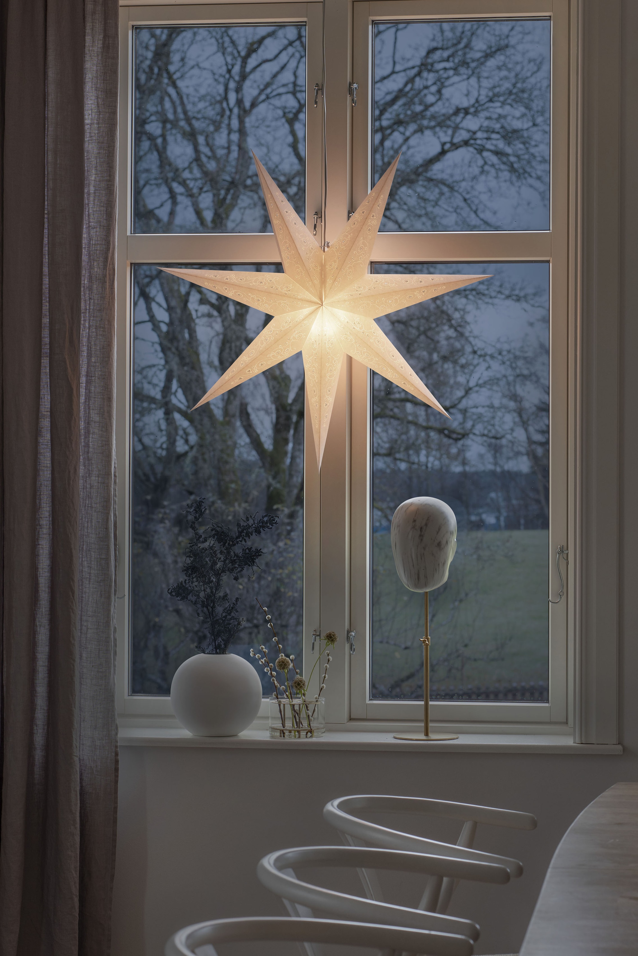 KONSTSMIDE Dekostern »Weihnachtsstern, Weihnachtsdeko«, (1 St.), weißer Papierstern, LED Stern, gesticktem weißen Muster, 7 Zacken