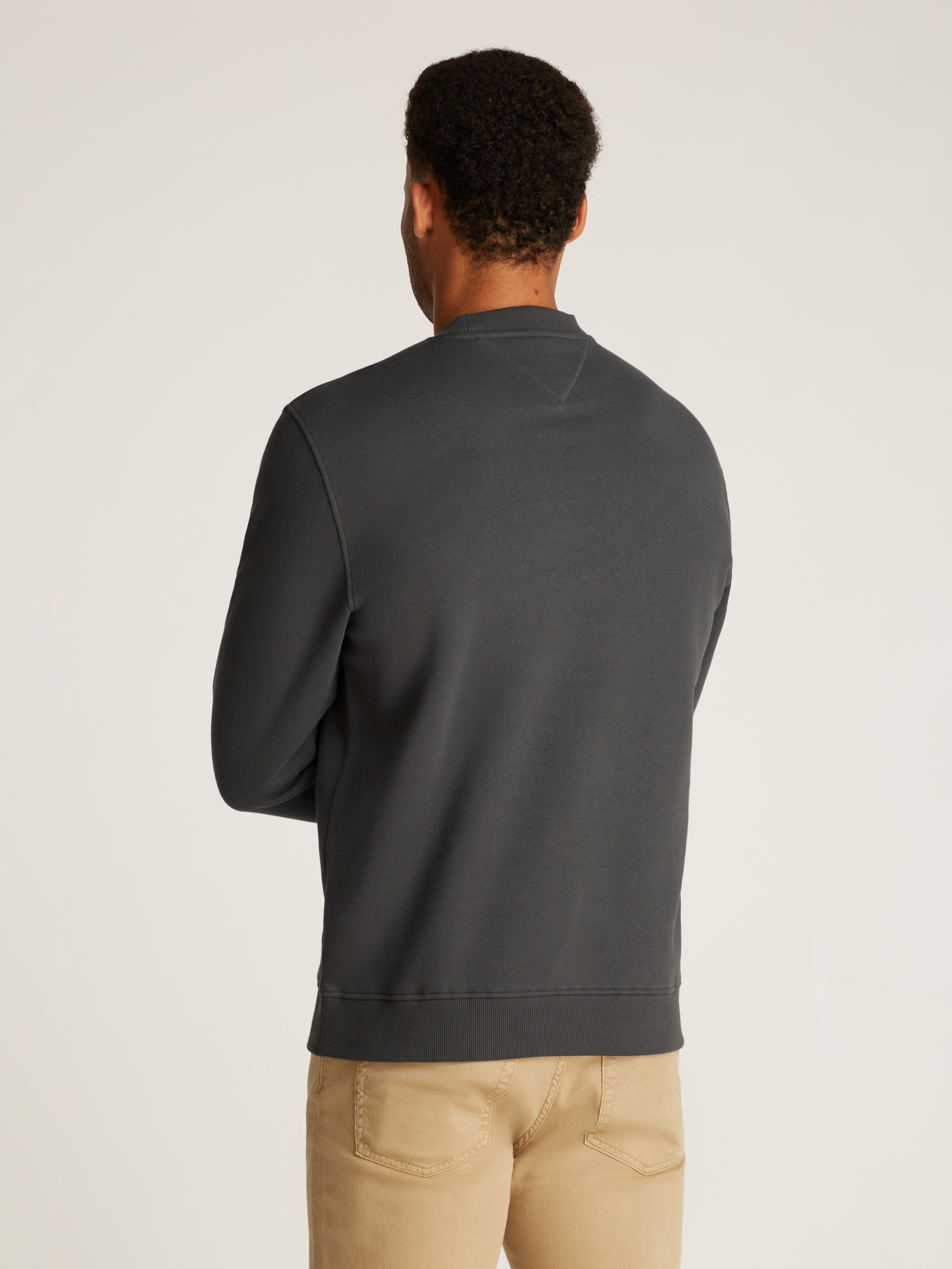 Tommy Jeans Sweatshirt »TJM REG LINEAR CREW EXT«, mit Logostickerei