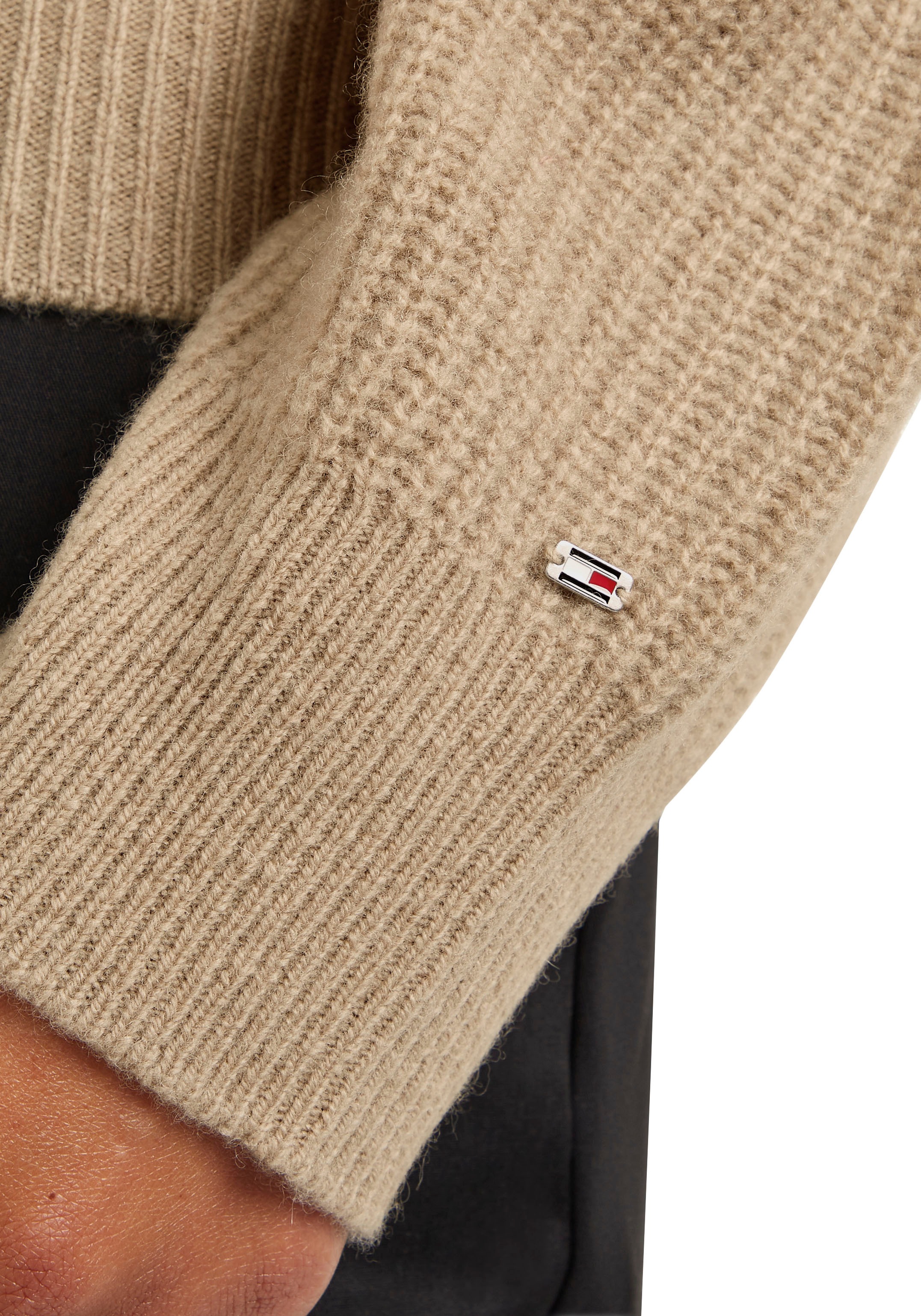Tommy Hilfiger Strickjacke »TH SCRIPT SOFT WOOL V-NK CARDI«, mit Tommy Hilfiger Script Logo-Schriftzug