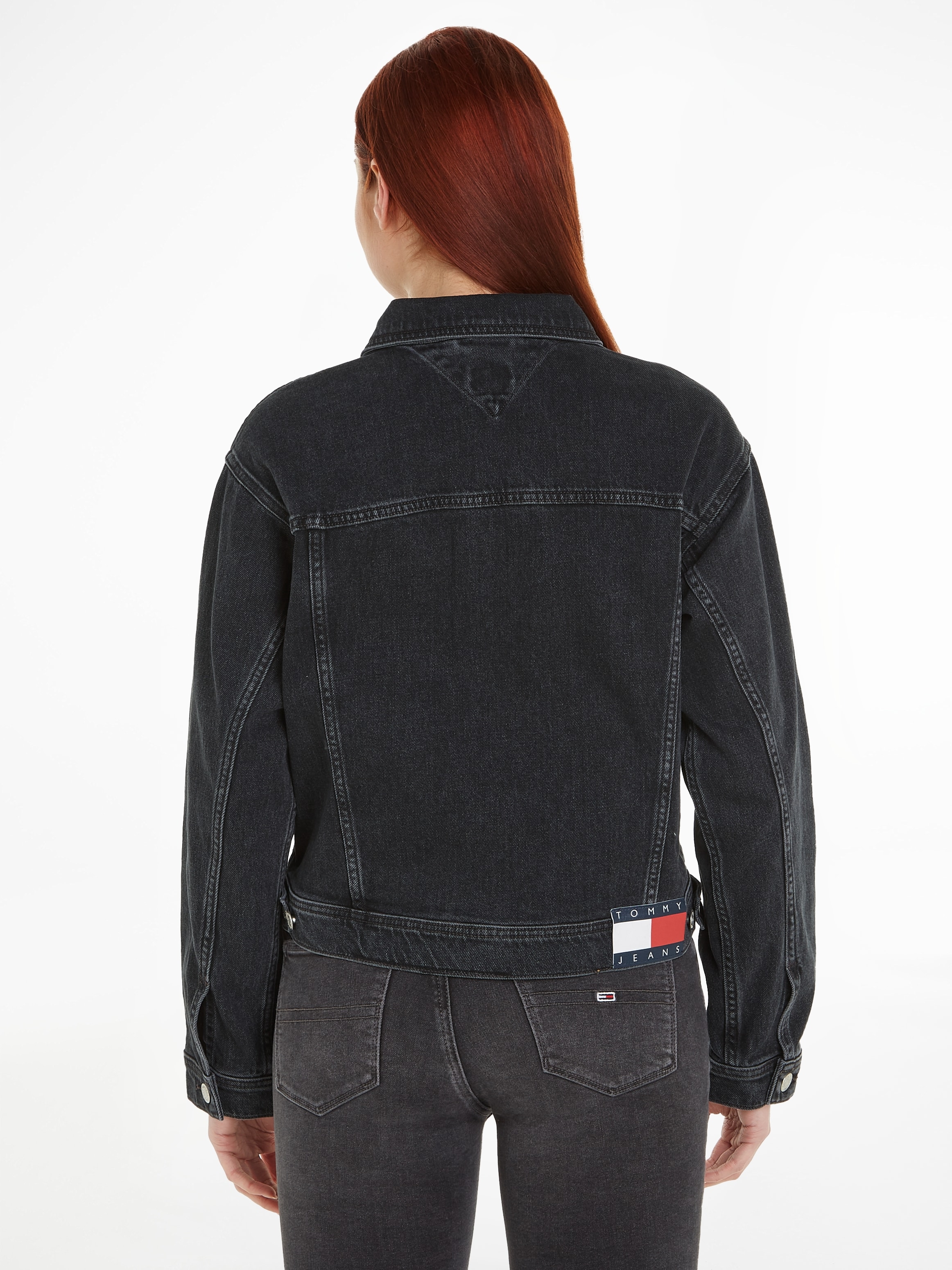 Tommy Jeans Jeansjacke »MOM CLS JACKET CG4181«, mit Logpatch