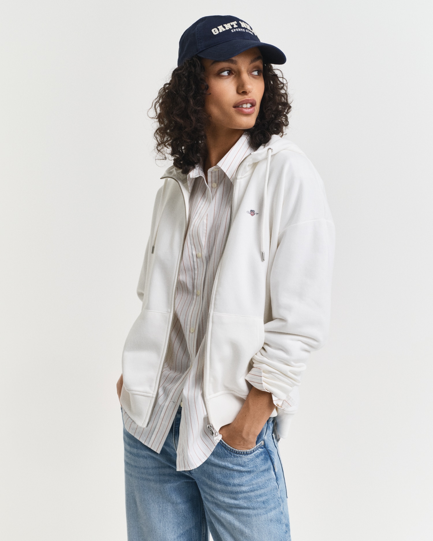Gant Kapuzensweatjacke »SHIELD ZIP HOODIE« Grafische GANT-Stickerei auf der Brust
