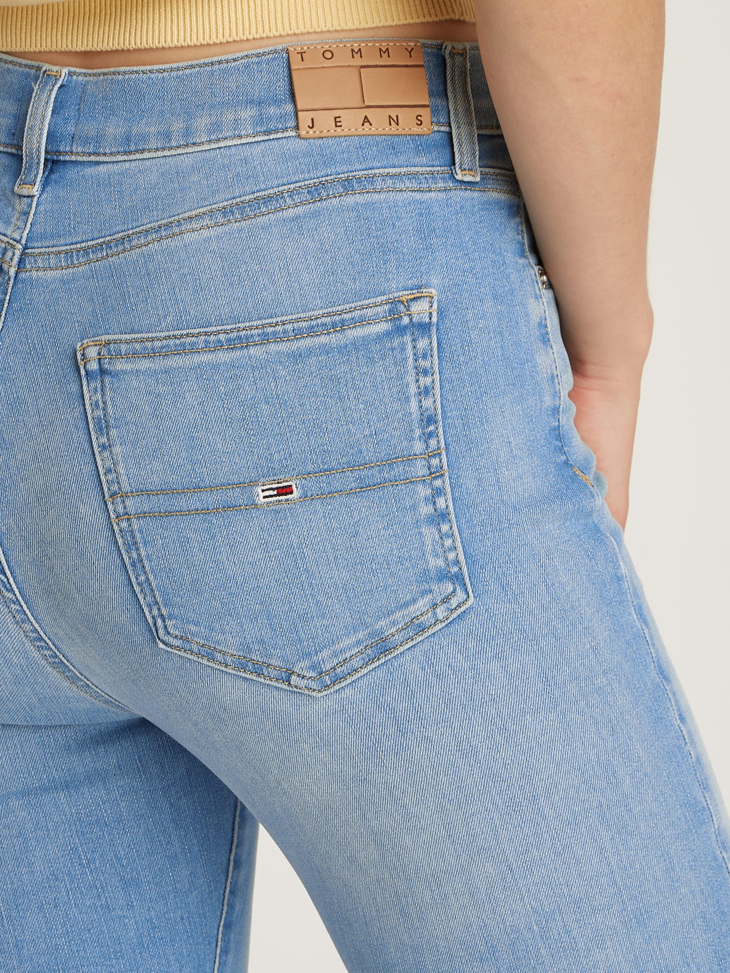 Tommy Jeans Skinny-fit-Jeans »Sylvia High Rise Skinny«, mit Logo-Badge