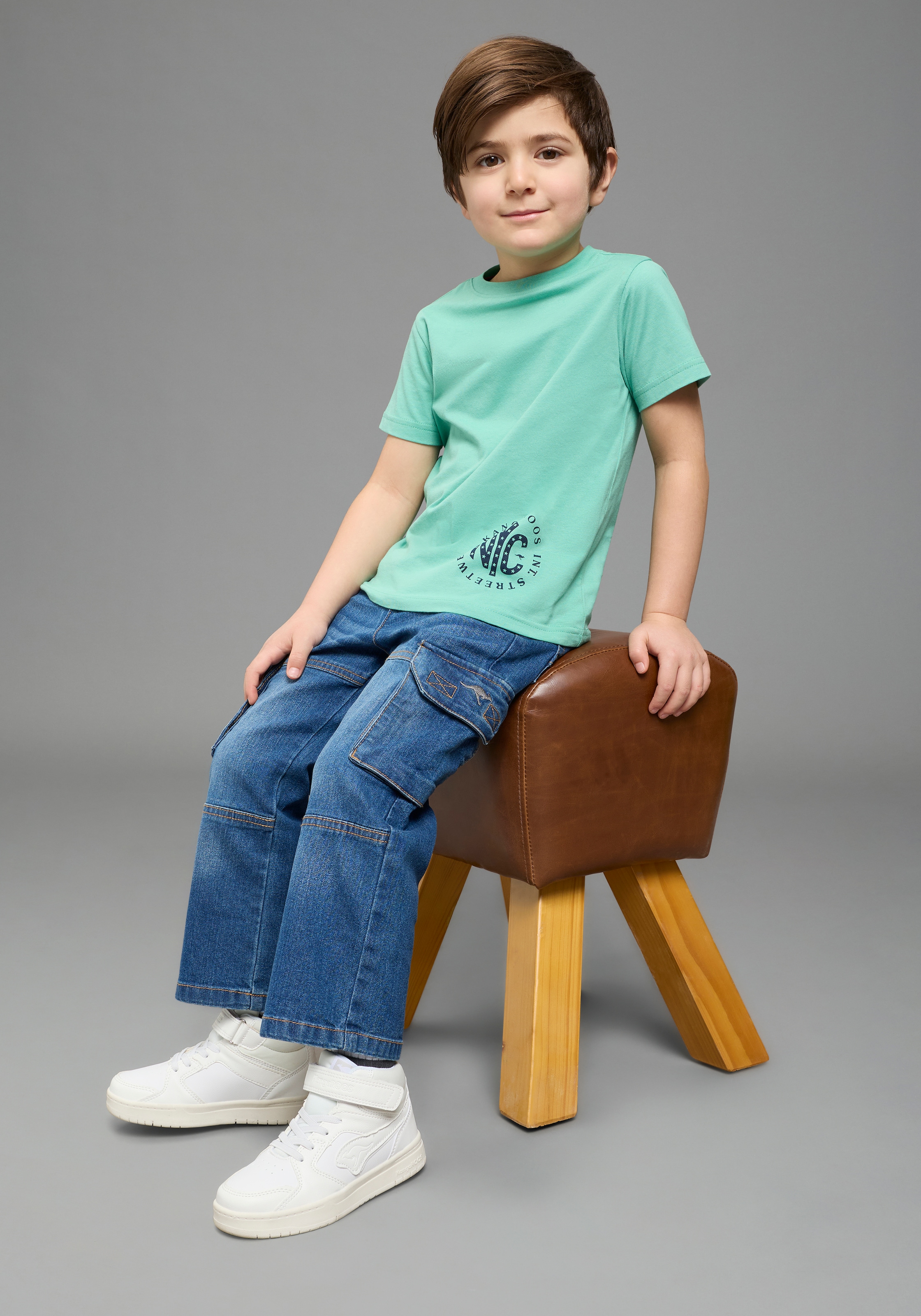 KangaROOS T-Shirt »Kangaroos 2er Pack T-Shirts« Packung, 2, 2 tlg. Basic Passform, mit Rundhalsausschnitt, bedruckt, aus Baumwolle