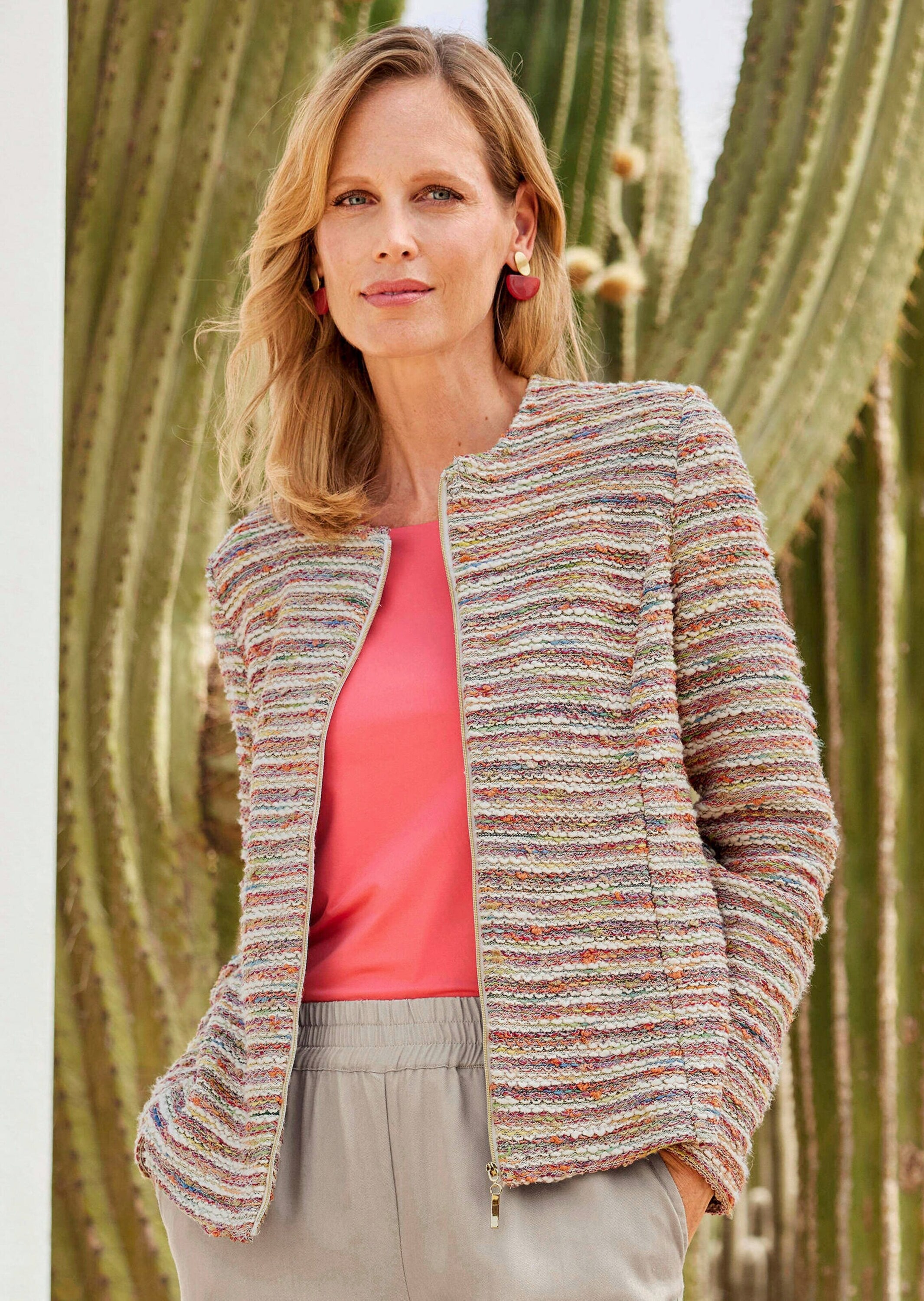 GOLDNER Kurzjacke »Elegante Bouclé-Jacke mit Multicolor-Design« dekorativer goldner RV