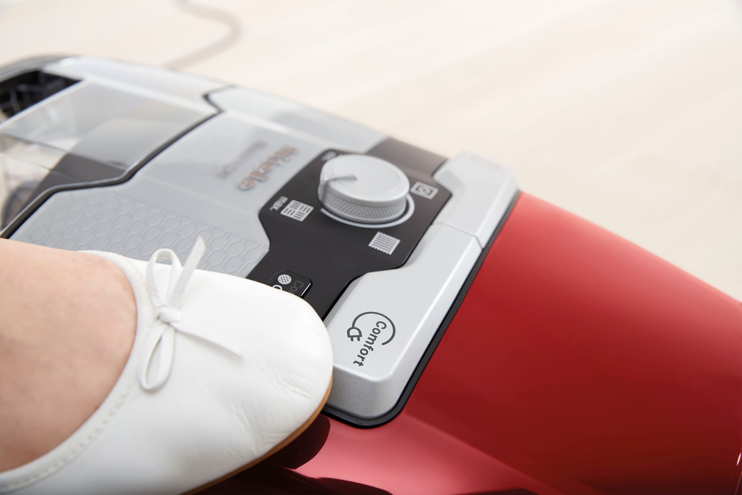 Miele Bodenstaubsauger »Blizzard CX1 Red« 550 W beutellos