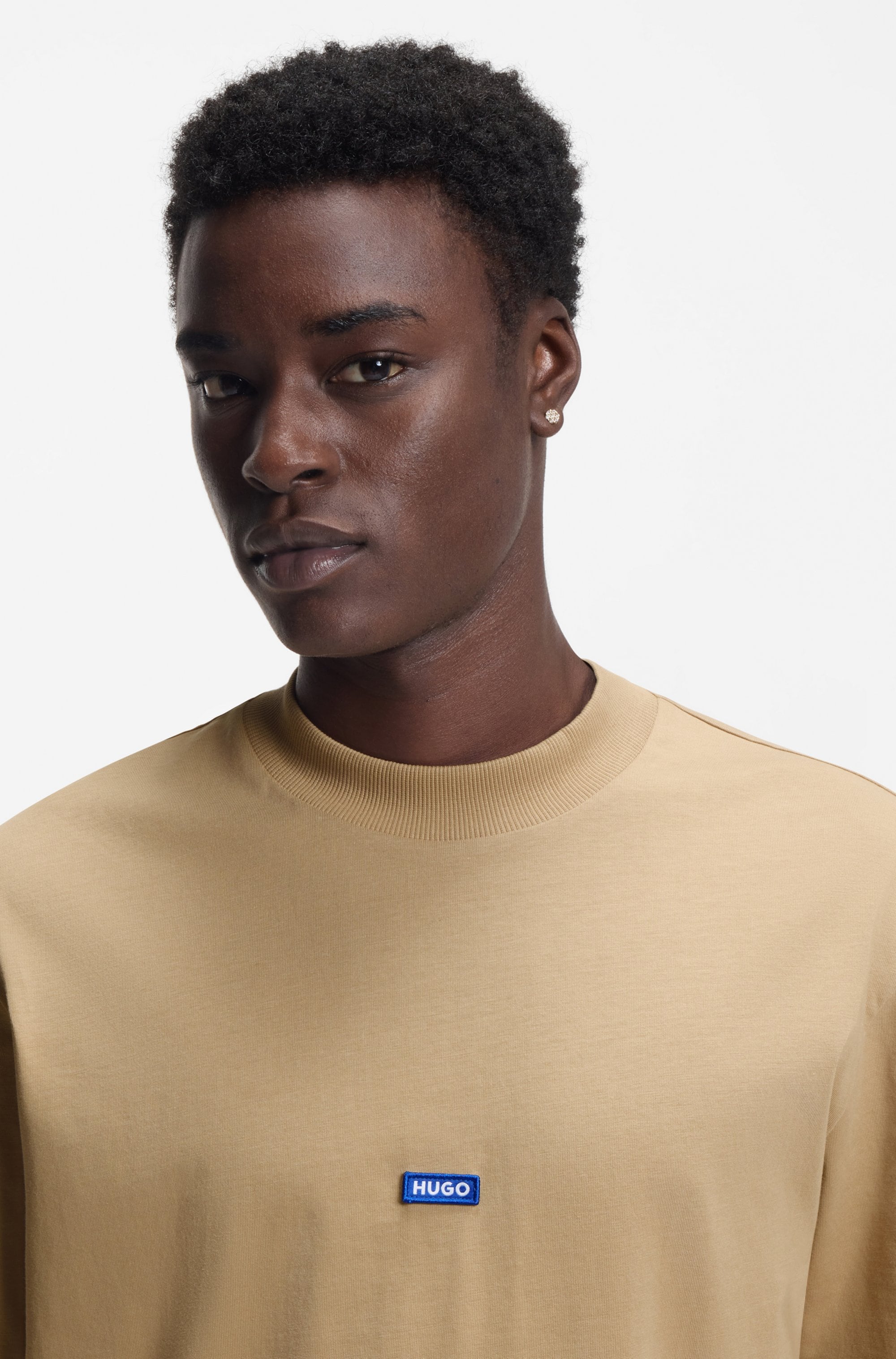 HUGO T-Shirt »Nieros« mit Logo-Patch