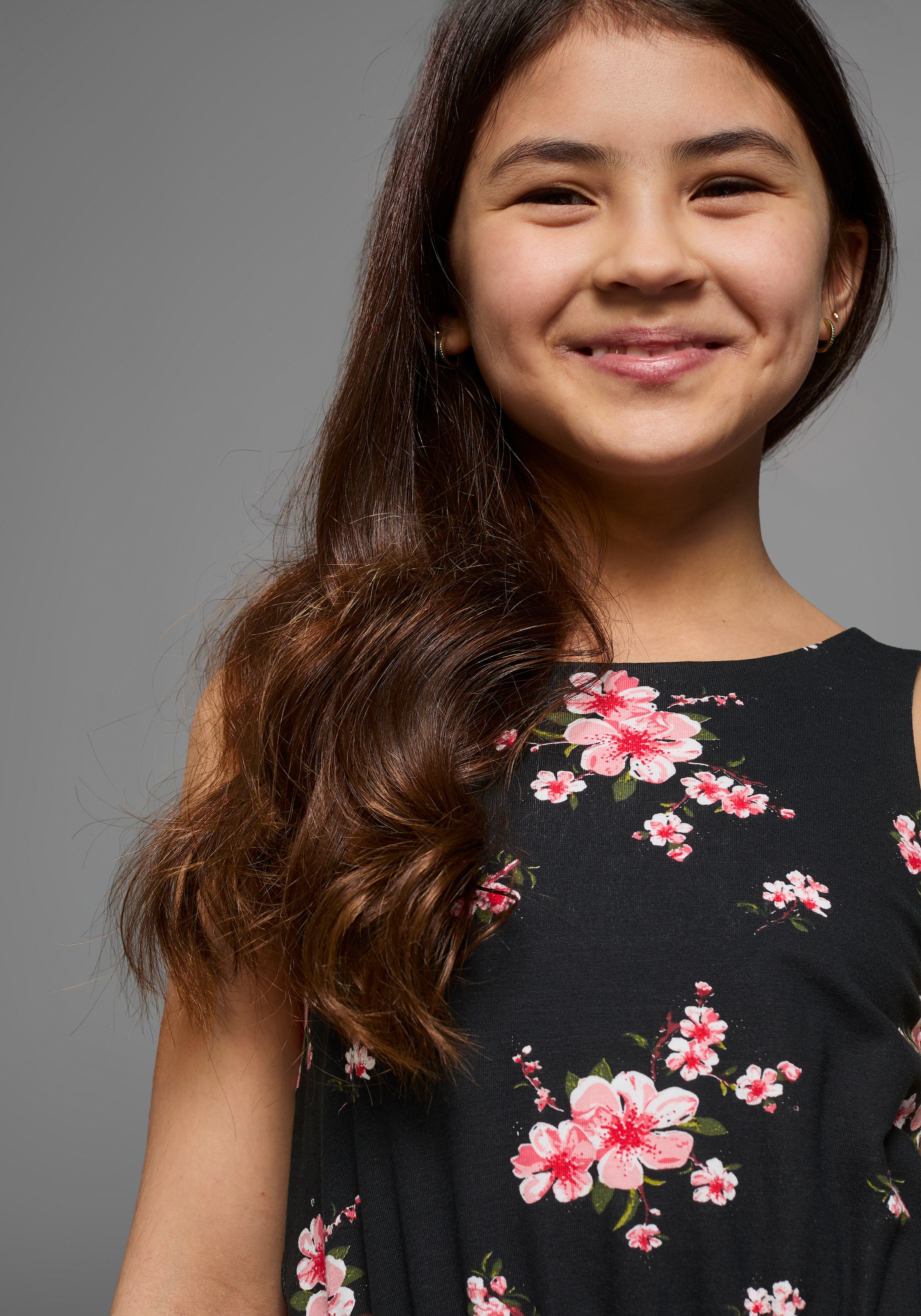 KIDSWORLD Jerseykleid »für Mädchen«, sommerlich, kniefrei, floral, aus Viskosemischung, ärmellos