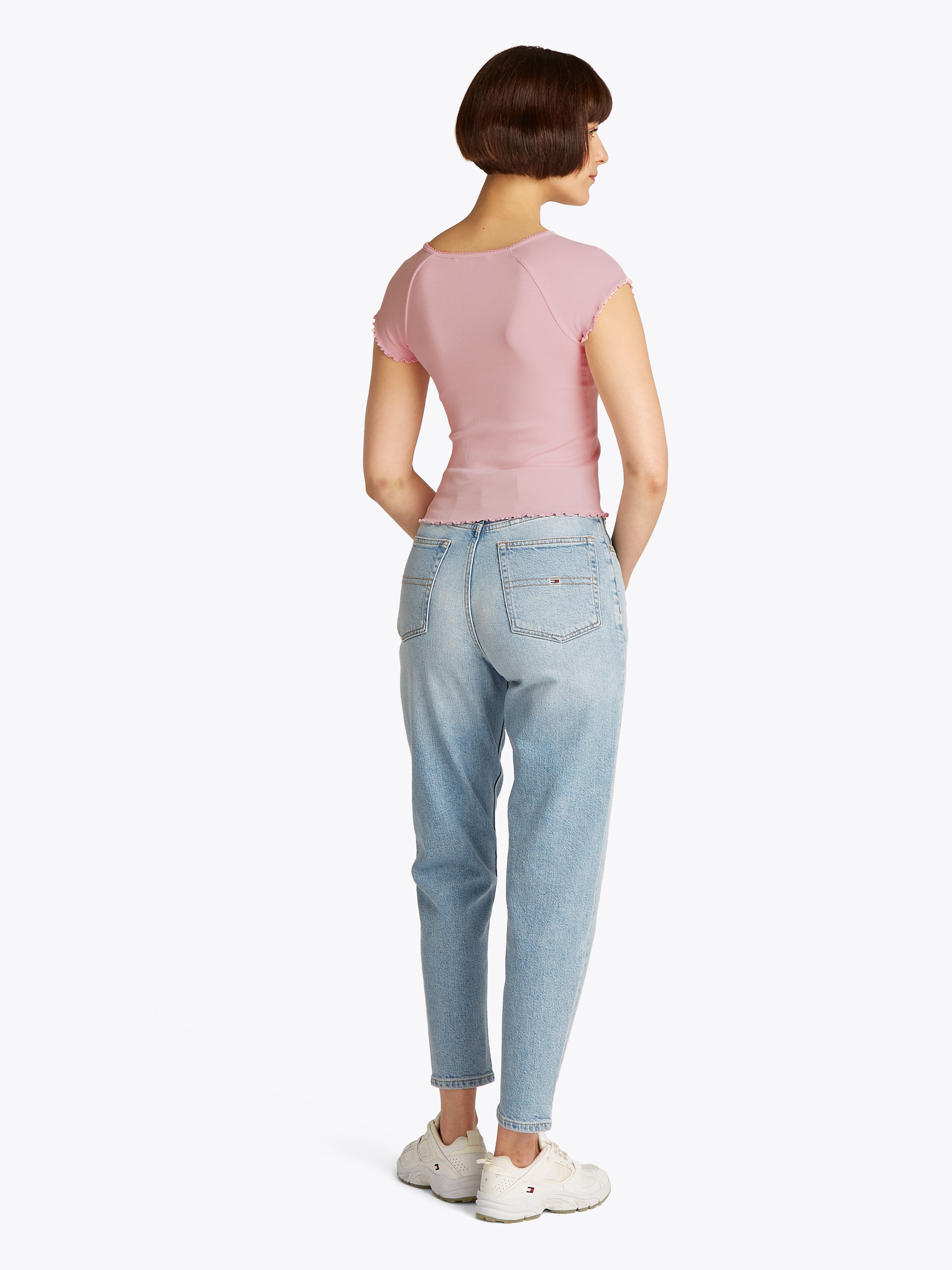 Tommy Jeans Kurzarmshirt »TJW SLIM VNECK GMD RIB SS«, mit Rollkanten, im femininen Stil