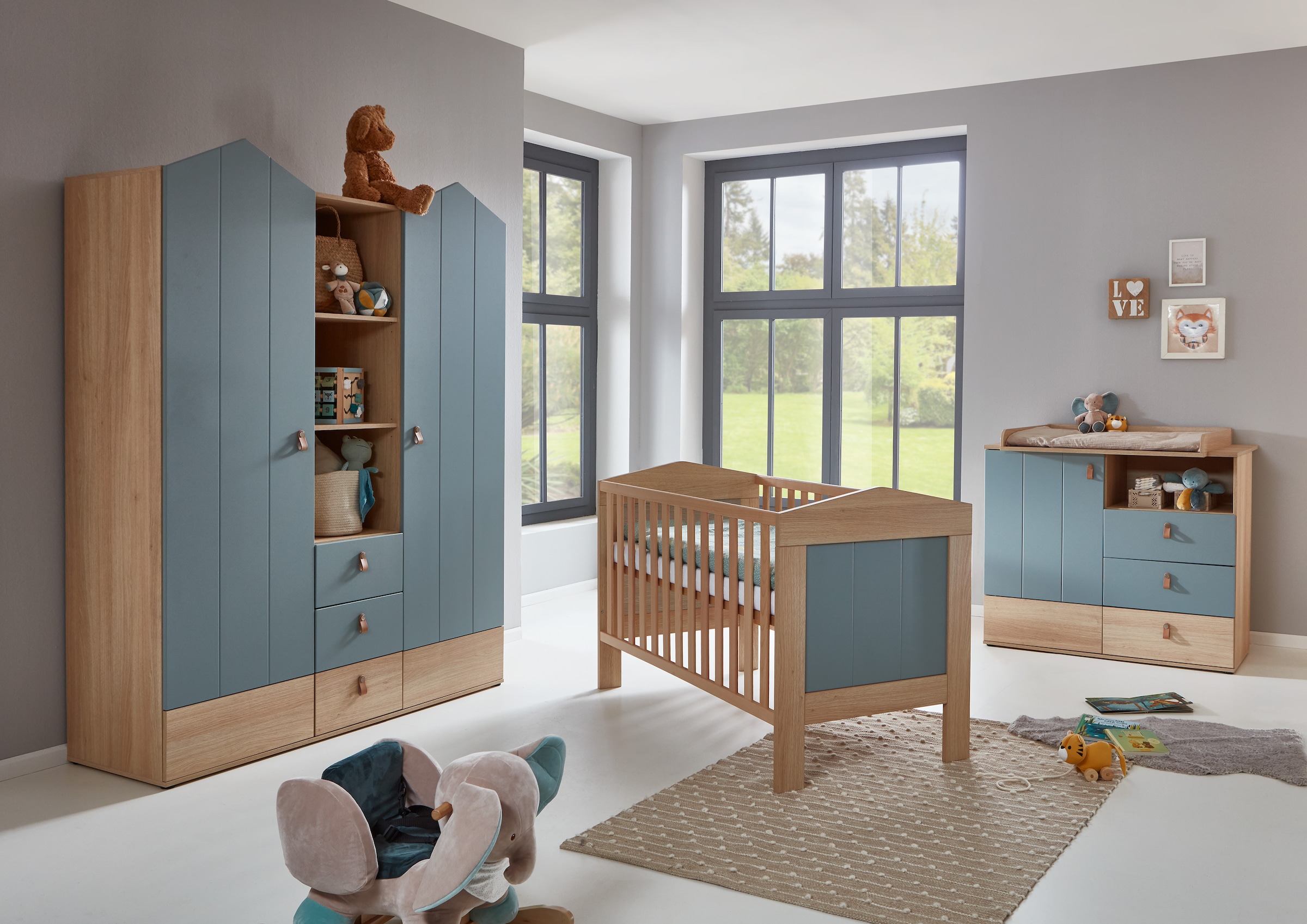 arthur berndt Babyzimmer-Komplettset »Babyzimmer-Set »Roofy« 3-teilig mit 2-türigem Kleiderschrank«, (Set, 3 tlg., Babymöbel-Set »Roofy« Kleiderschrank,Kinderbett+Wickelkommode)
