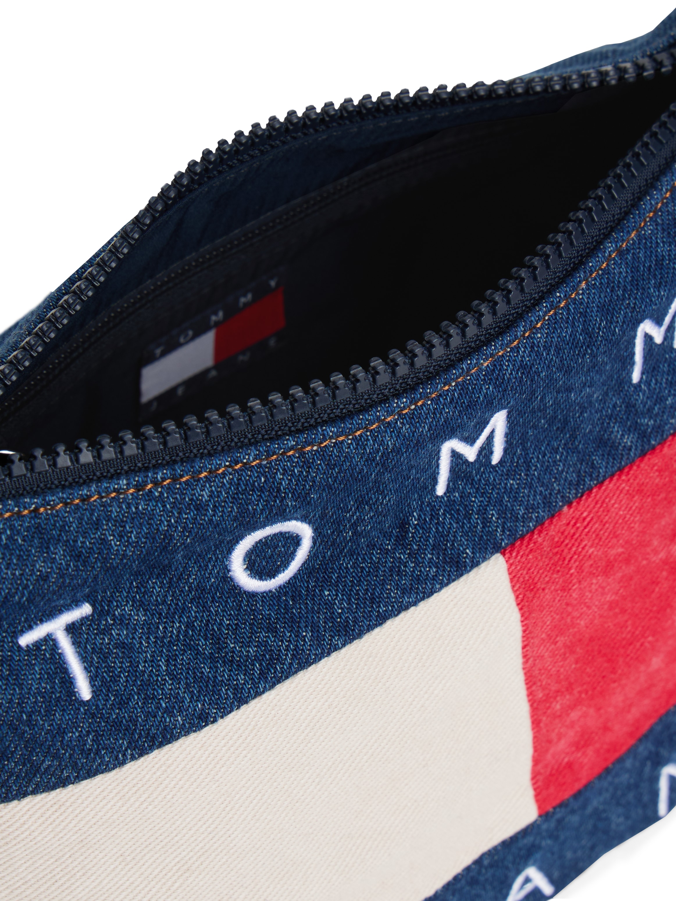 Tommy Jeans Schultertasche »TJW ARCHIVE DENIM SHOULDER BAG«, Damen Umhängetasche, Tragetasche, kontrastfarbige, großer Logoflag