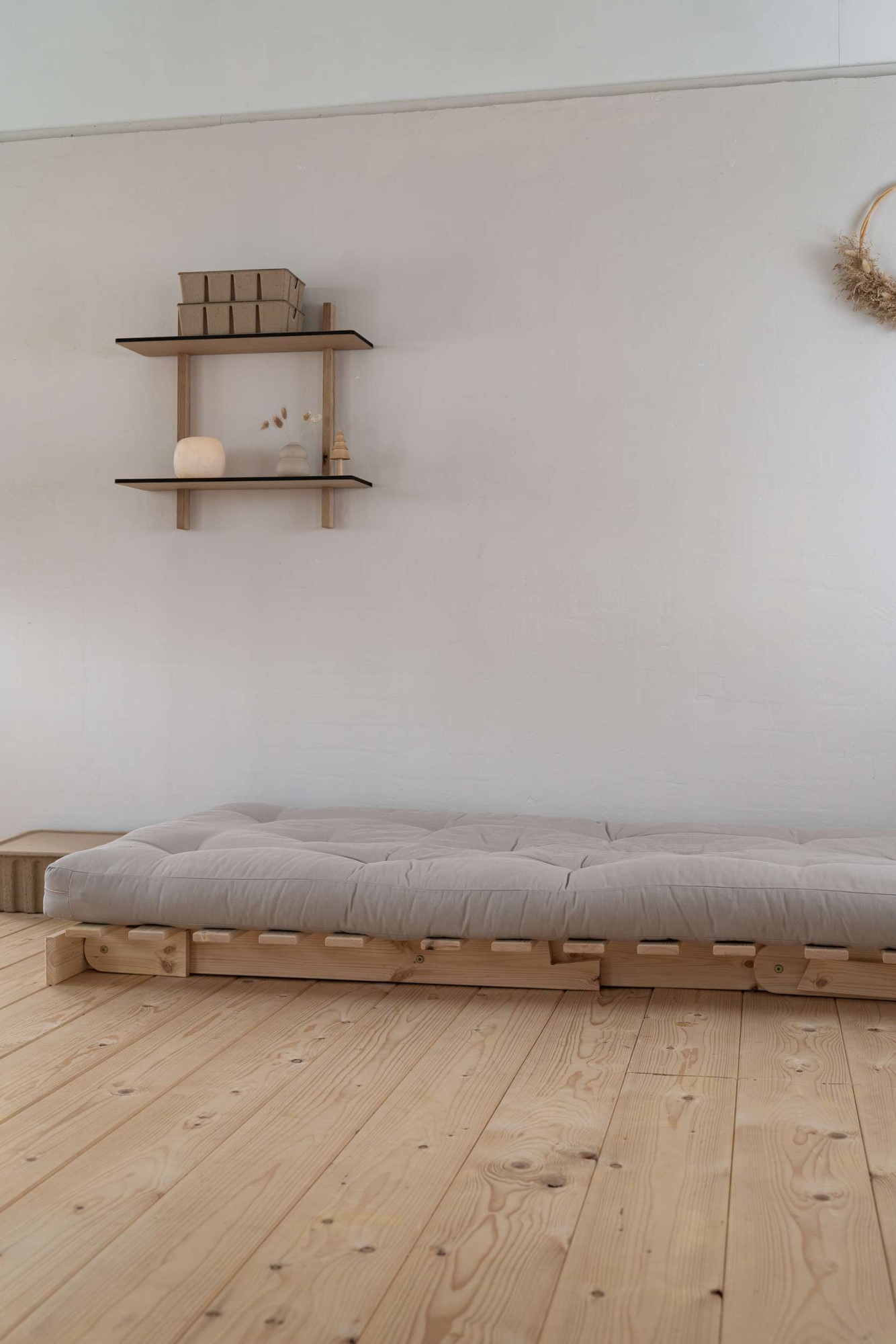 Karup Design Daybett »Roots Schlafsofa, Gästebett, Sofa inkl. Futonmatratze«, Liegefläche 90/140/160 x200 cm, FSC® zertifizierte Kiefer