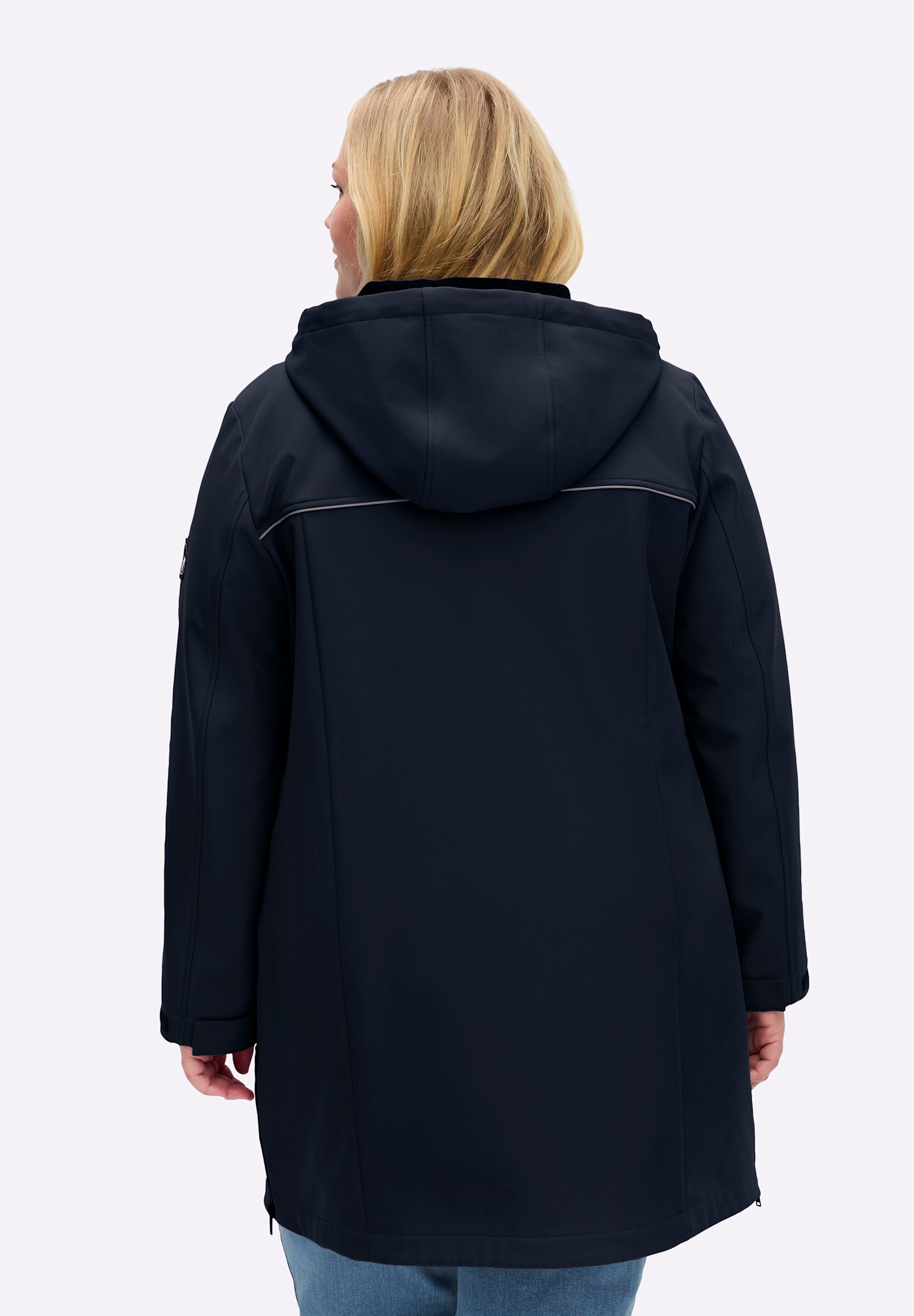 Sheego Softshelljacke »Softshell-Jacke Softshelljacke mit Kapuze und Tunnelzug« mit Kapuze