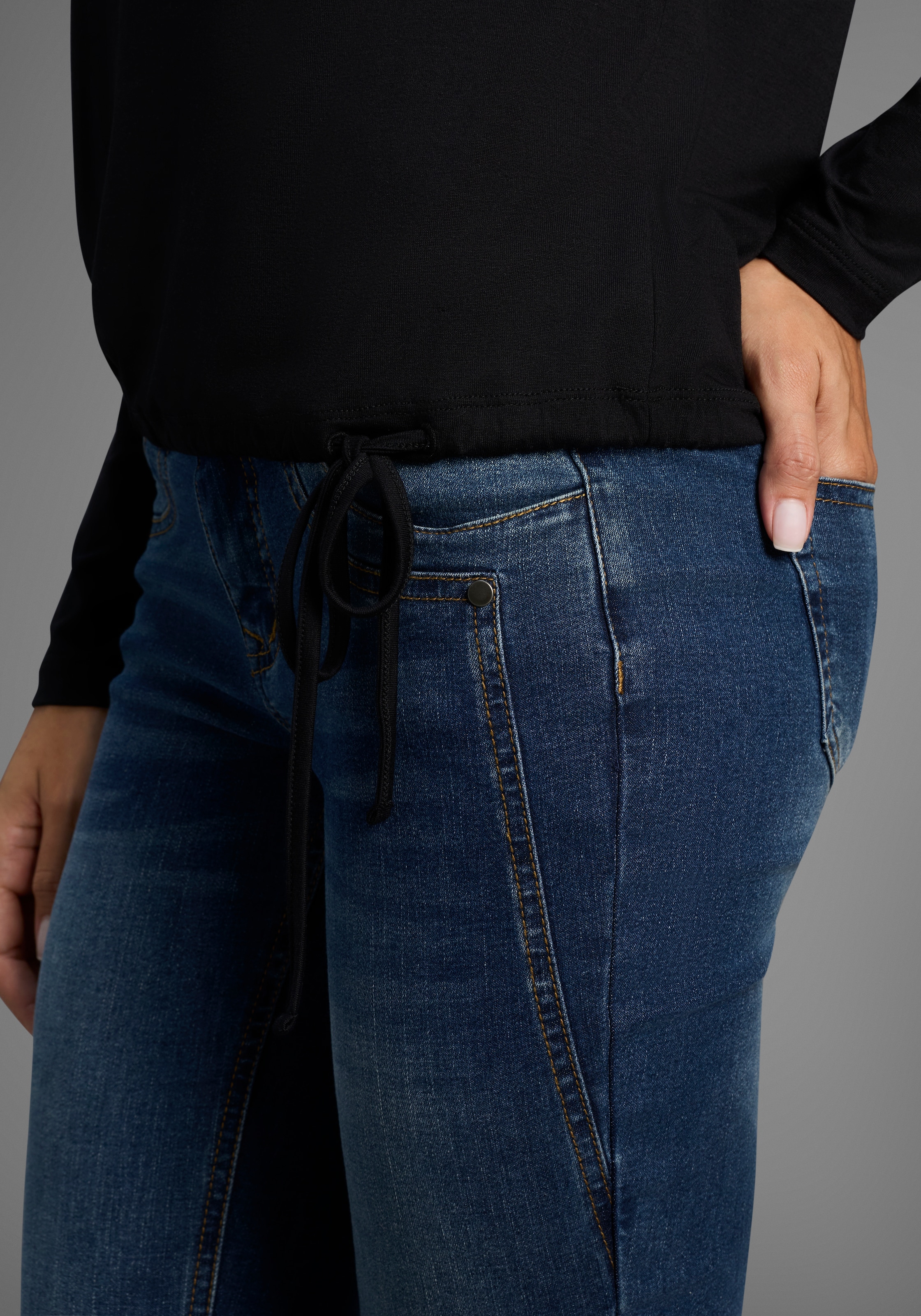 Laura Scott Longsleeve mit grafischem Folien-Druck - NEUE KOLLEKTION