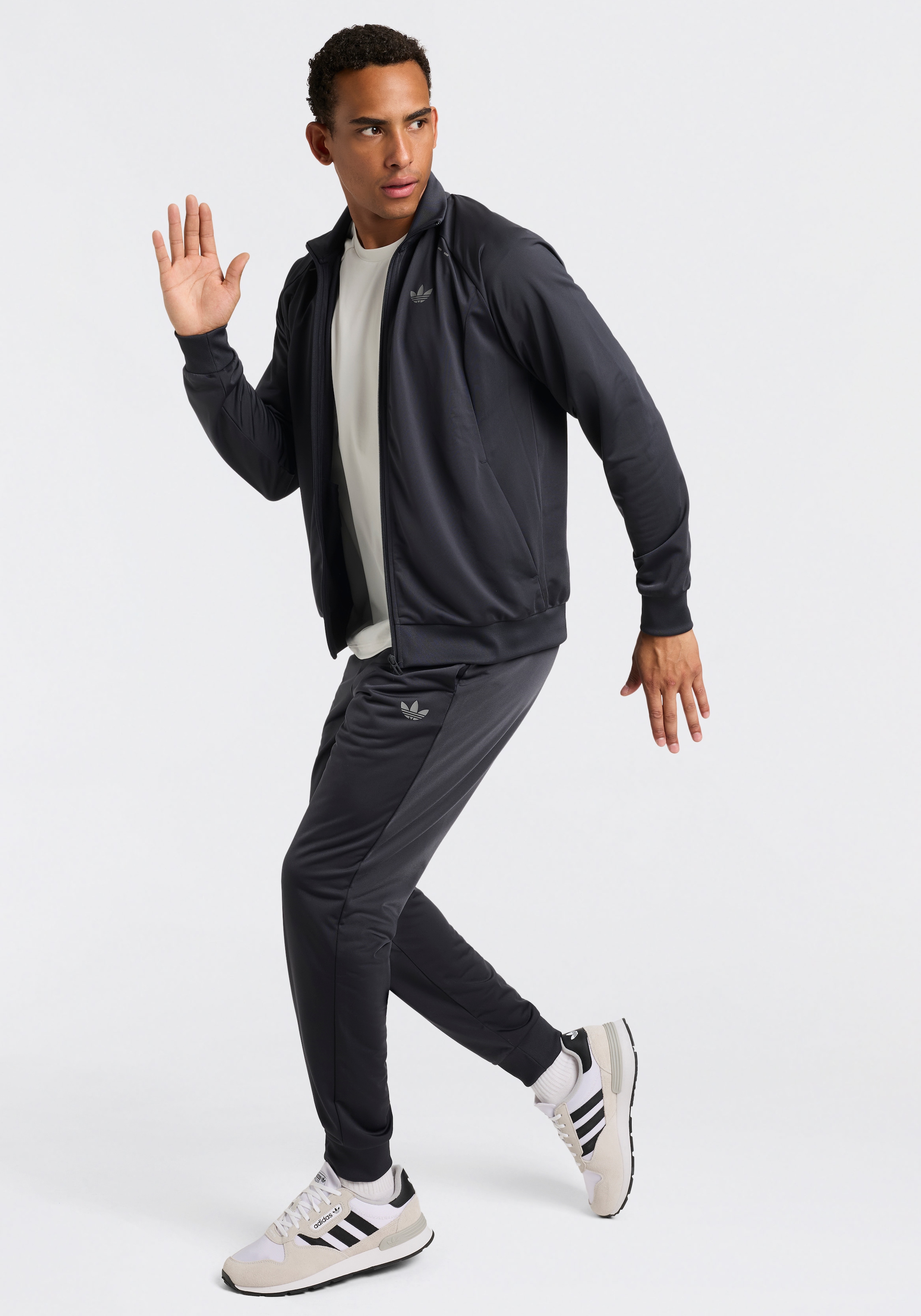 adidas Originals Trainingsanzug »TECH ESS TS« 2 zweiteiliges Set, für Erwachsene, aus Polyester