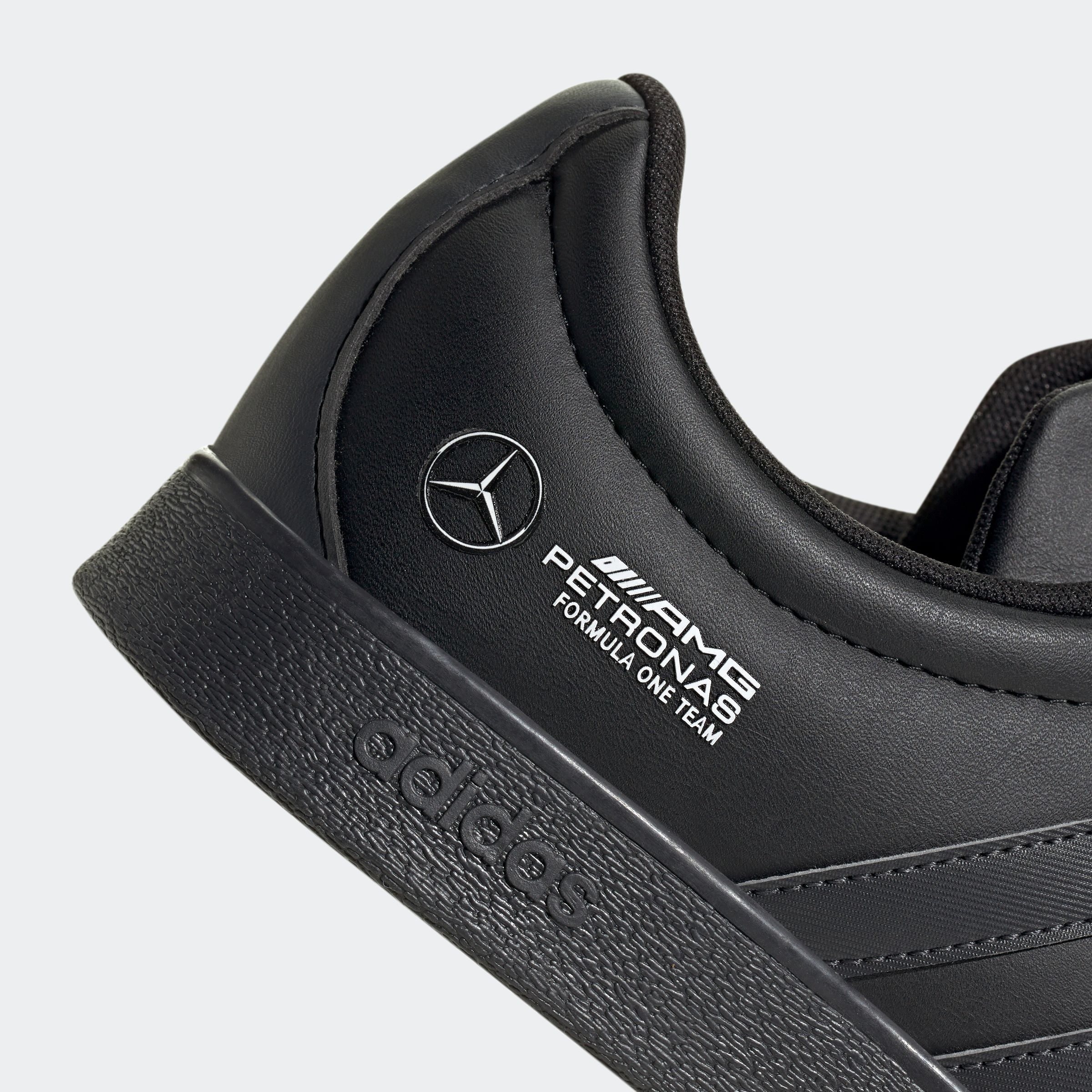 adidas Performance Sneaker »MERCEDES - AMG PETRONAS FORMULA ONE TEAM VL COURT«  Mercedes AMG Motorsport