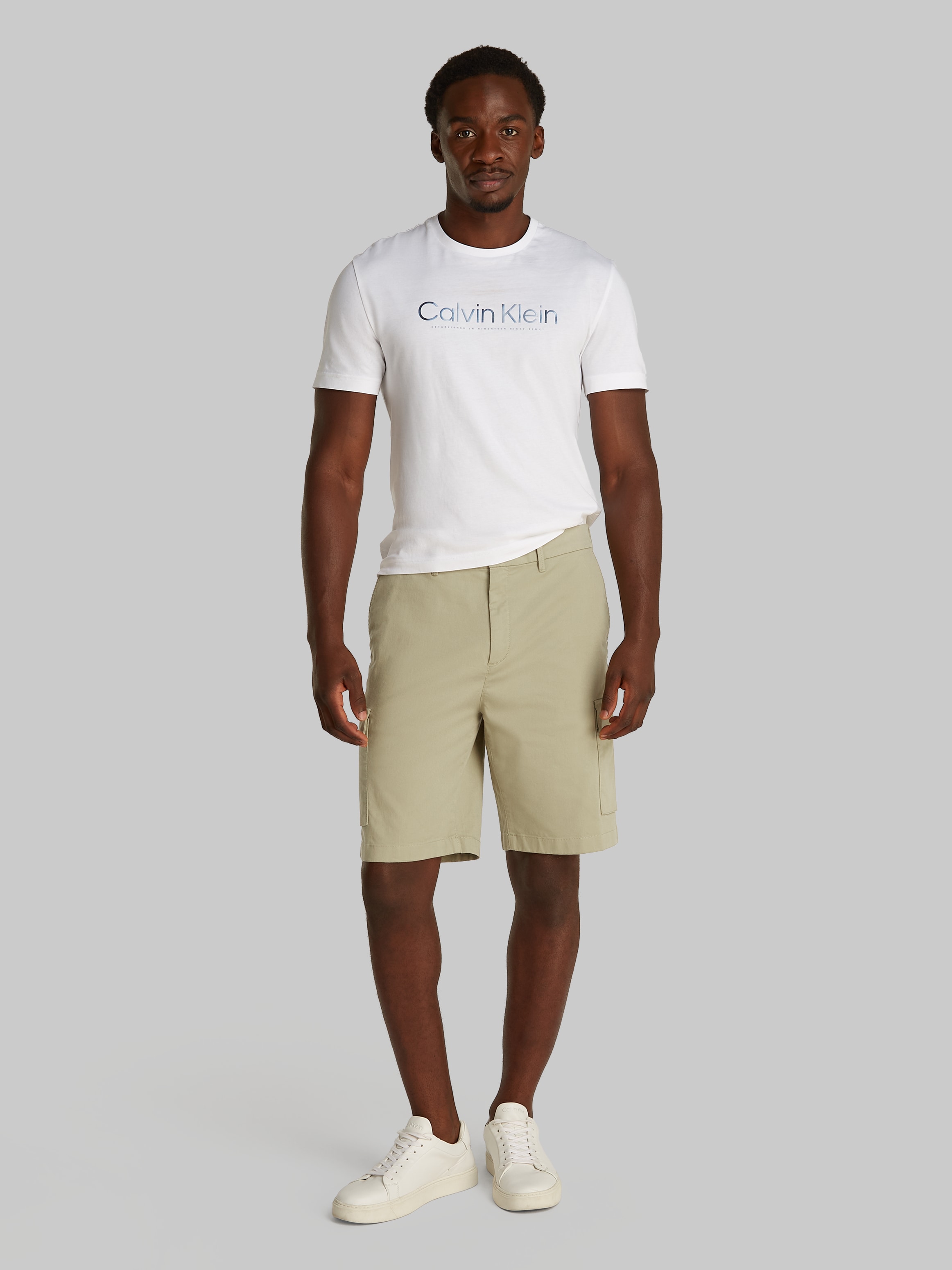Calvin Klein Cargoshorts »MODERN TWILL CARGO SHORT«, mit Logo-Patch
