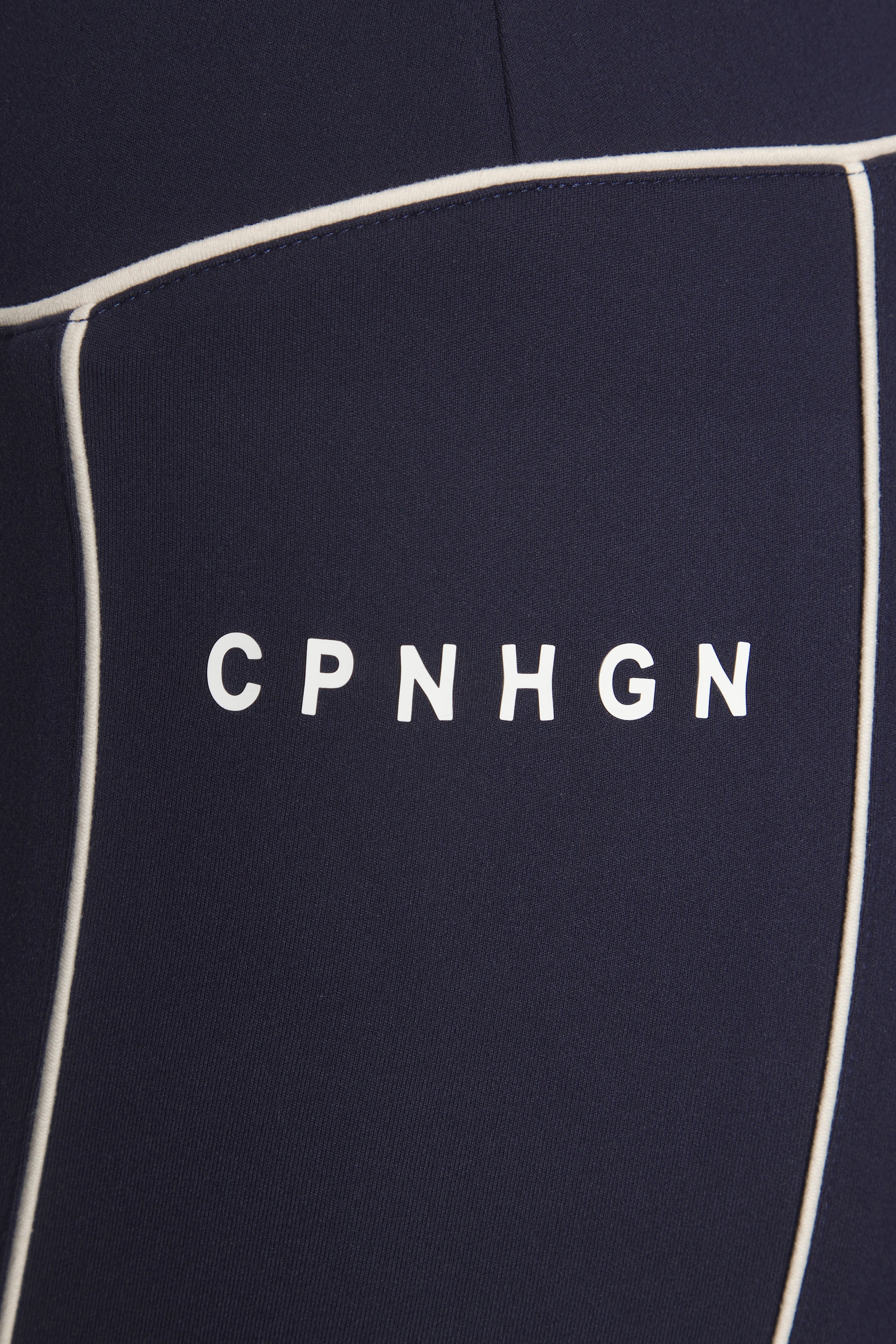 Copenhagen Studios Funktionsshorts, mit Handytasche am Bein
