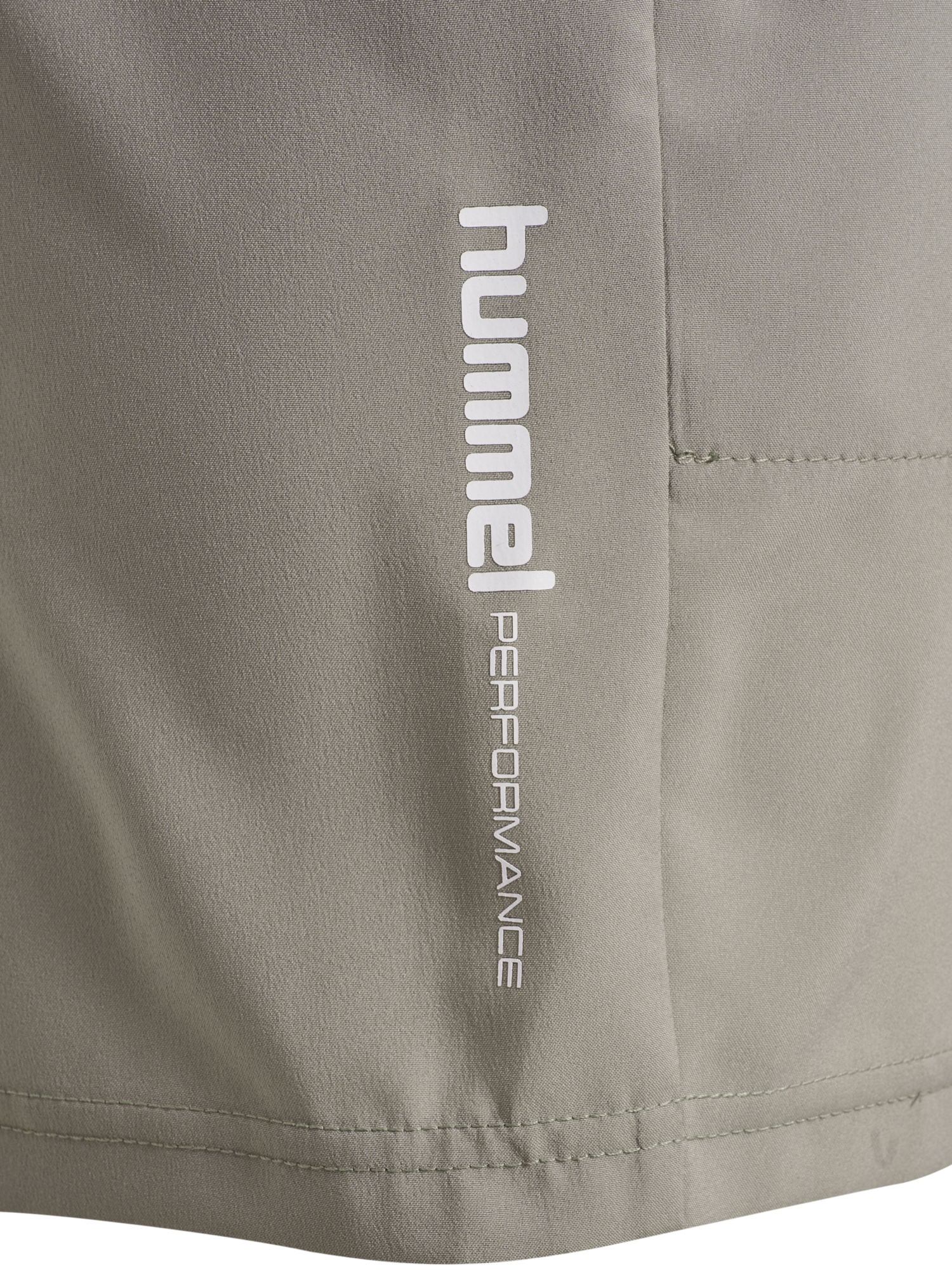 hummel Trainingsshorts »HMLPULSE WORKOUT SHORTS«  aus gewebtem Stoff, mit elastischem Bund, sportlicher Stil
