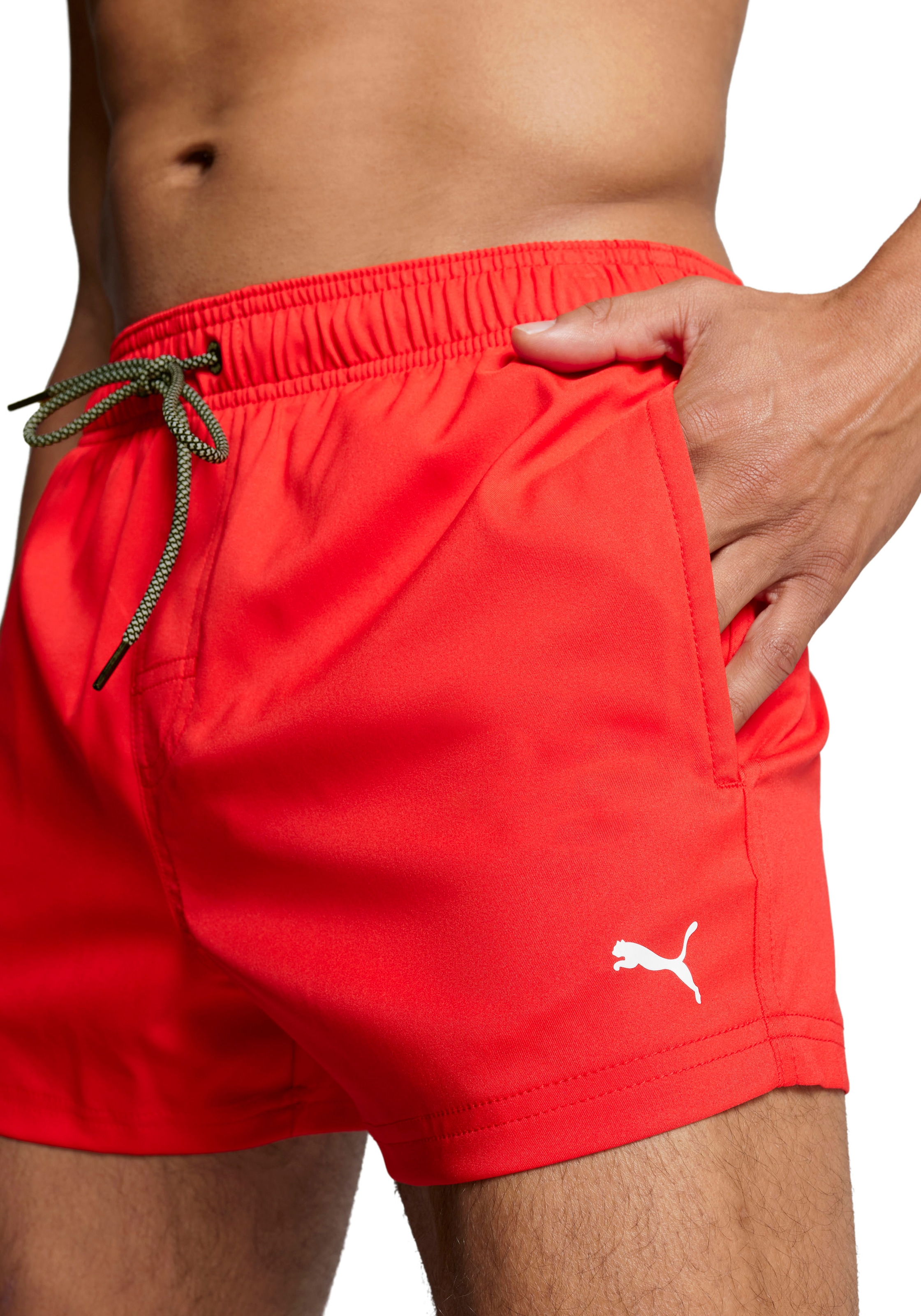 PUMA Badeshorts »PUMA SWIM MEN SHORT LENGTH SWIM SHORTS« mit seitlichen Eingriff-Taschen,   Gesäßtasche mit Klettverschluss