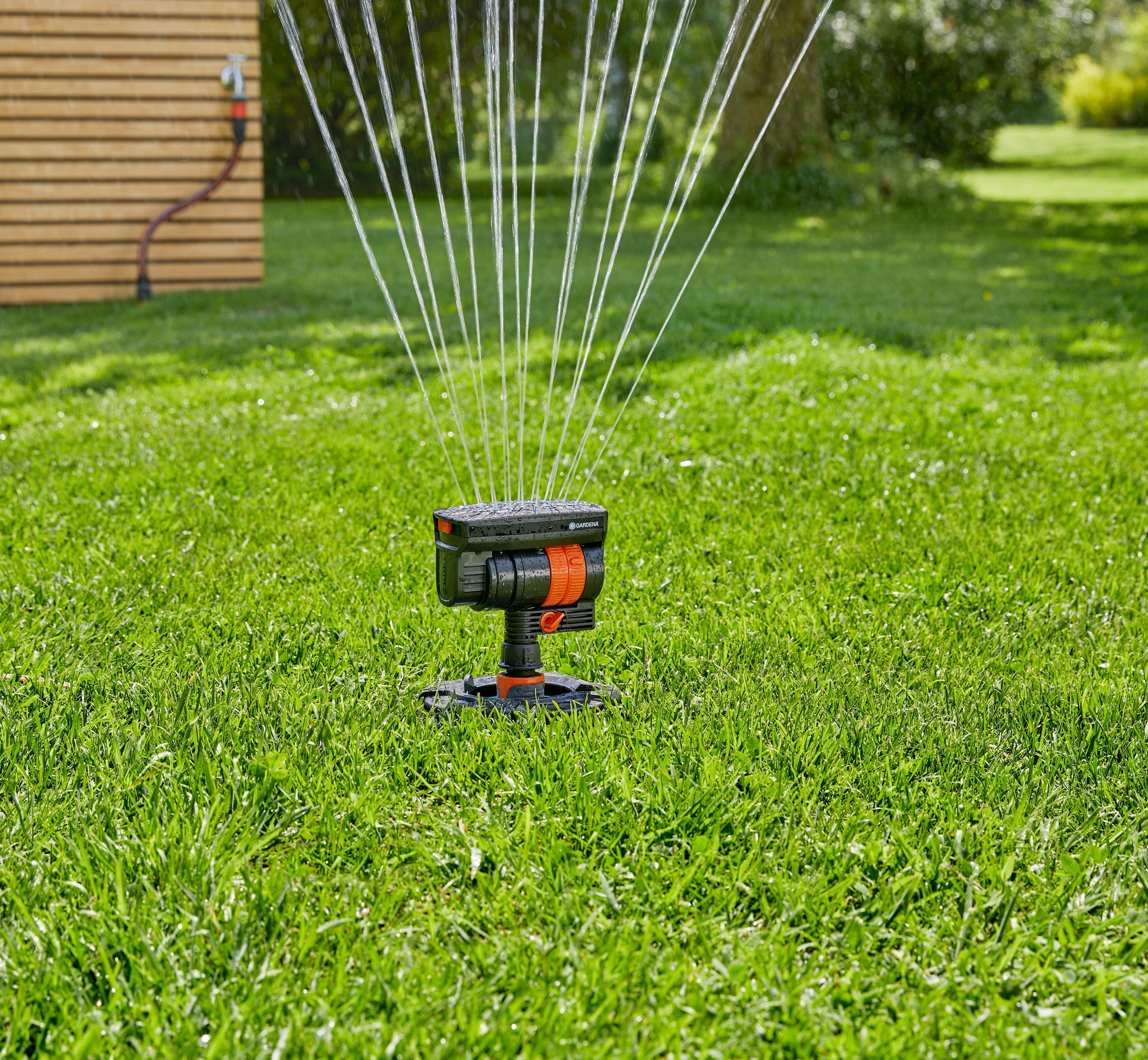 GARDENA Bewässerungssystem »Start-Set Pipeline« (mit 2 Wassersteckdosen, inkl. Viereckregner, )  Sofort einbaubereit: Das unterirdische Wassernetz für den Garten