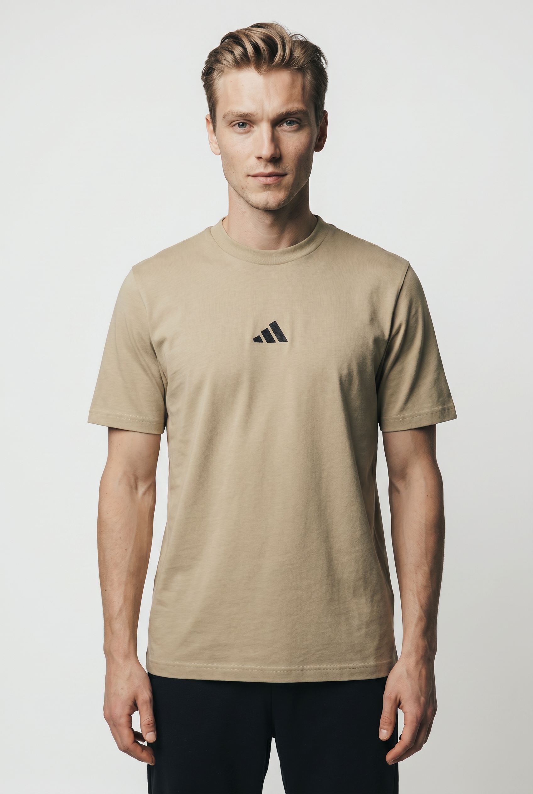 adidas Sportswear T-Shirt »ESSENTIALS SMALL LOGO SINGLE JERSEY« sportliches Kurzarmshirt, mit Rundhalsausschnitt