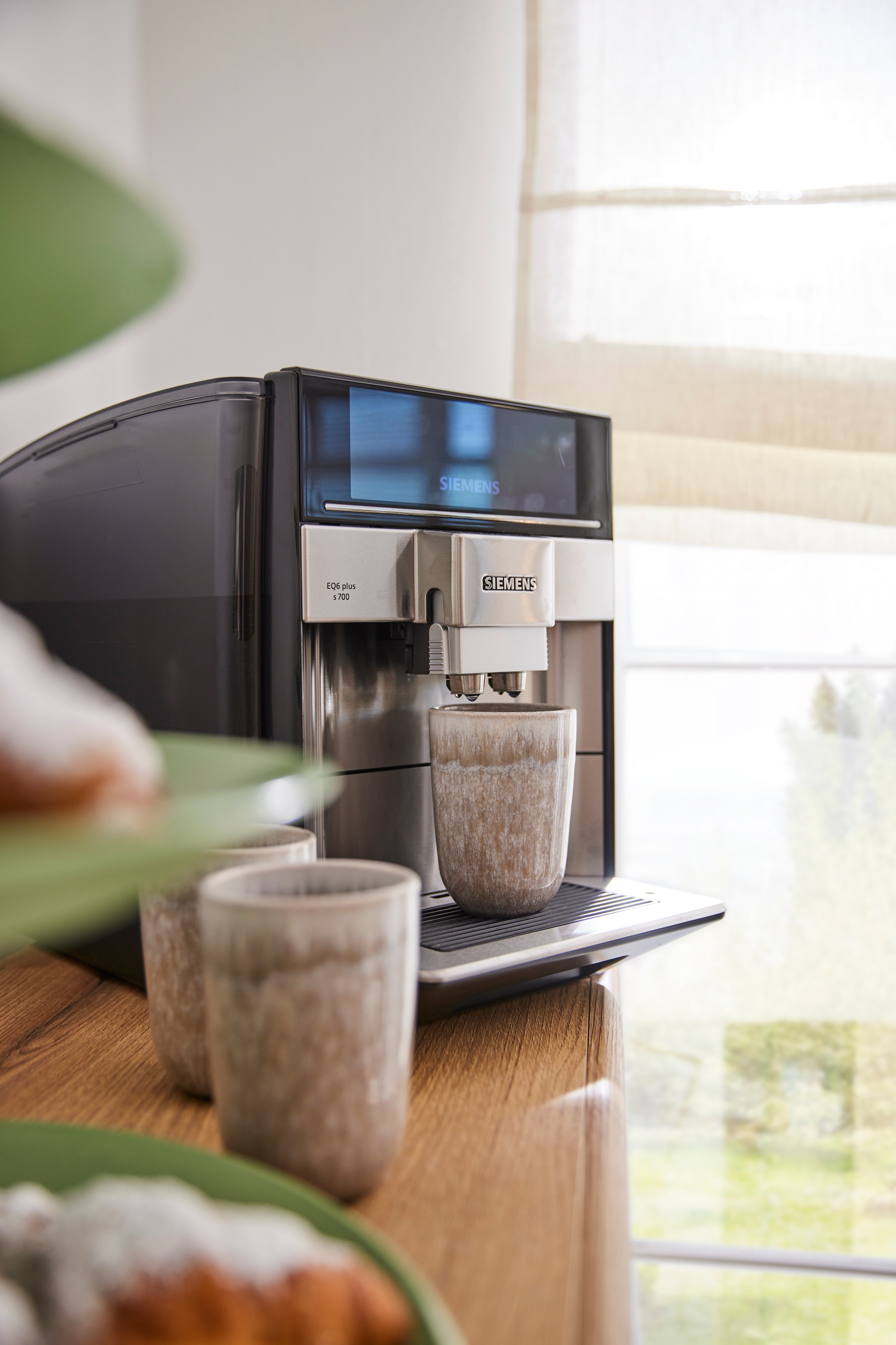 SIEMENS Kaffeevollautomat »EQ6 plus s700 TE657503DE, Doppeltassenfunktion, Keramikmahlwerk«, viele Kaffeespezialitäten, automatische Dampfreinigung, edelstahl