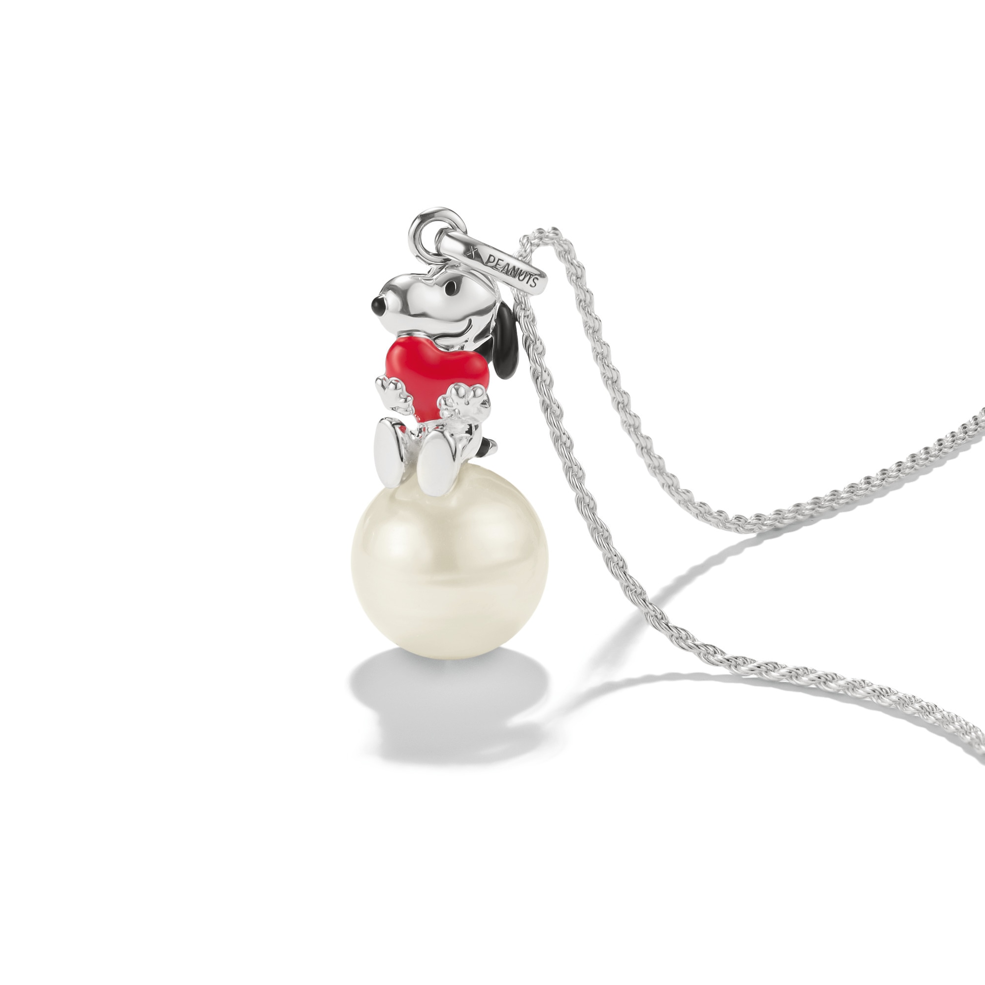 THOMAS SABO Kettenanhänger »THOMAS SABO x Peanuts Anhänger Snoopy mit Herz auf Schneeball«  mit Perle (imitiert)