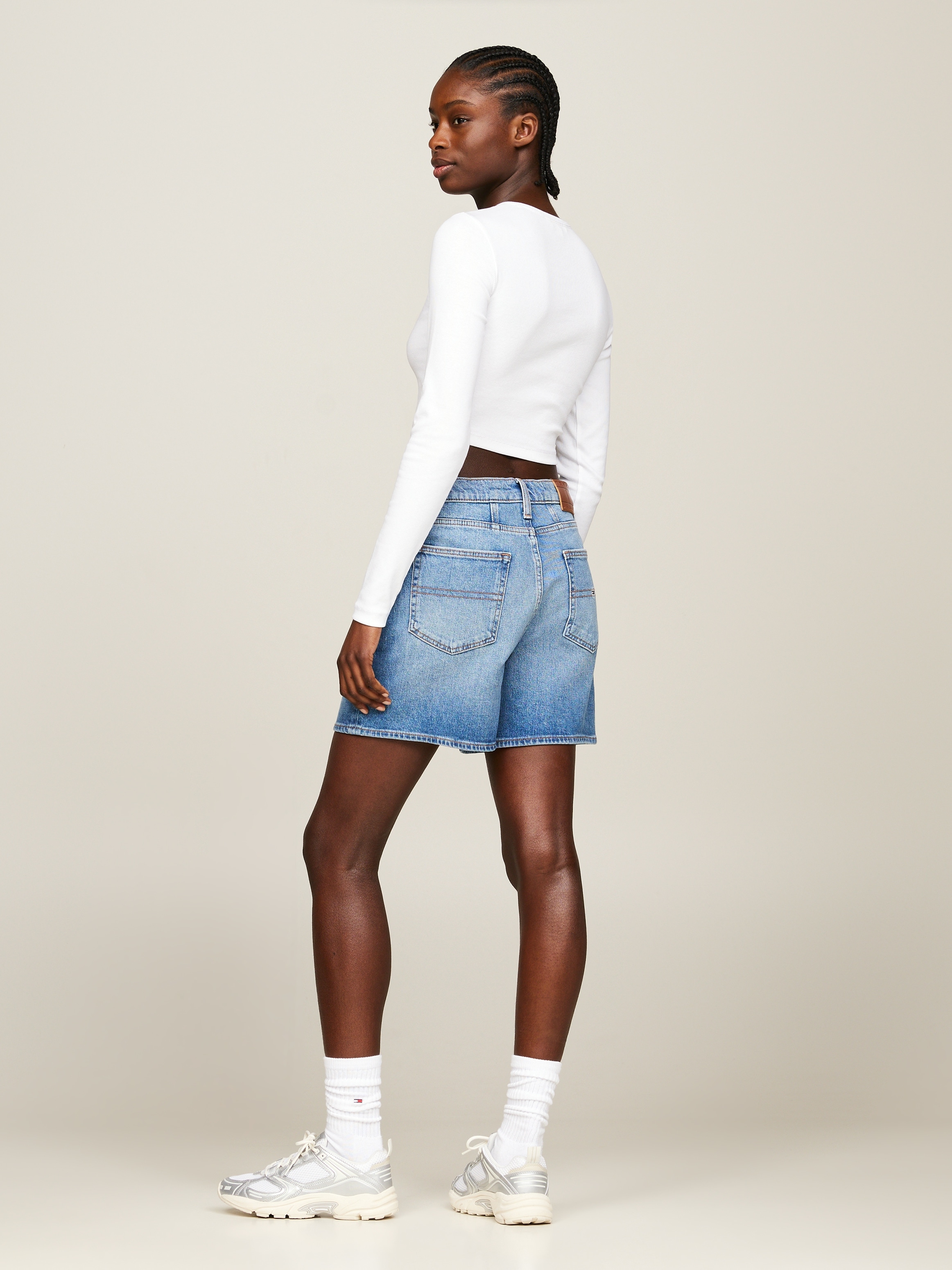 Tommy Jeans Langarmshirt »TJW CRP HENLEY TOP LS«, in modischer Cropped Form