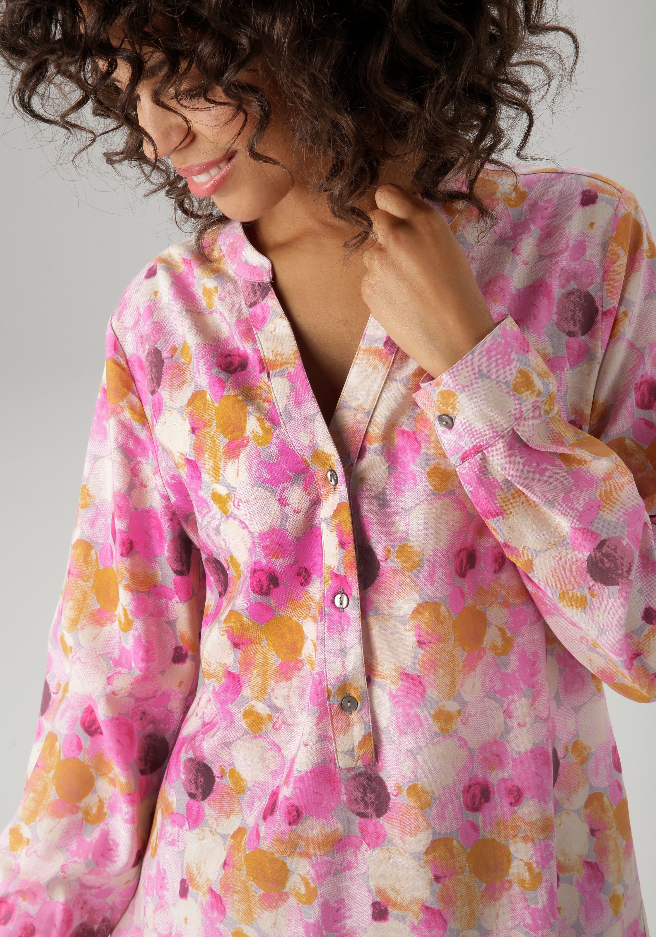 Aniston CASUAL Schlupfbluse mit farbharmonischem, grafischen Druck im Batik-Look - NEUE KOLLEKTION