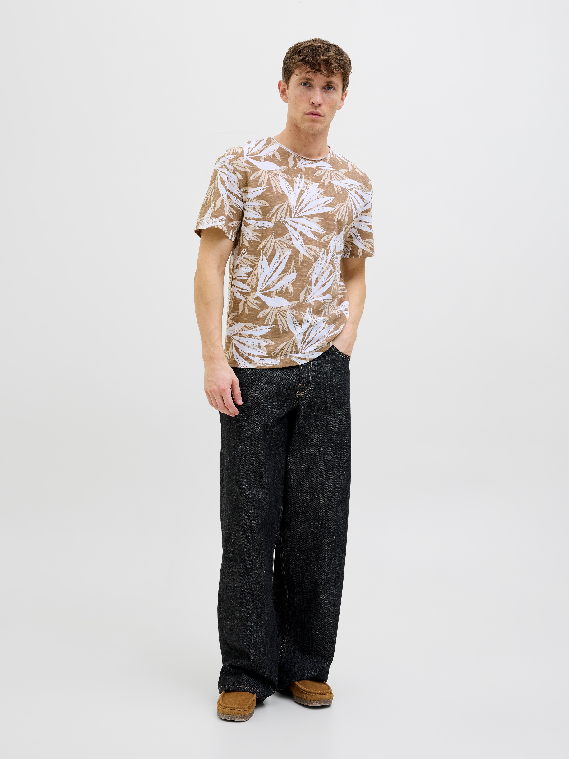 Jack & Jones Rundhalsshirt »JJEBRYAN AOP TEE S/S O-NECK NOOS«, mit All-Over Print