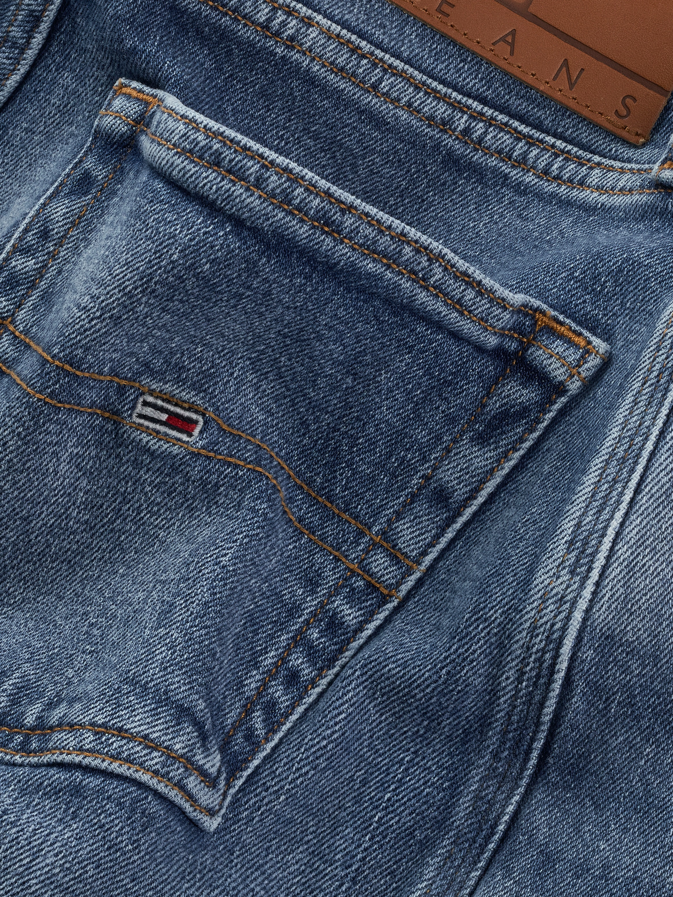 Tommy Jeans Weite Jeans »Claire High Rise«, mit Logo-Badge