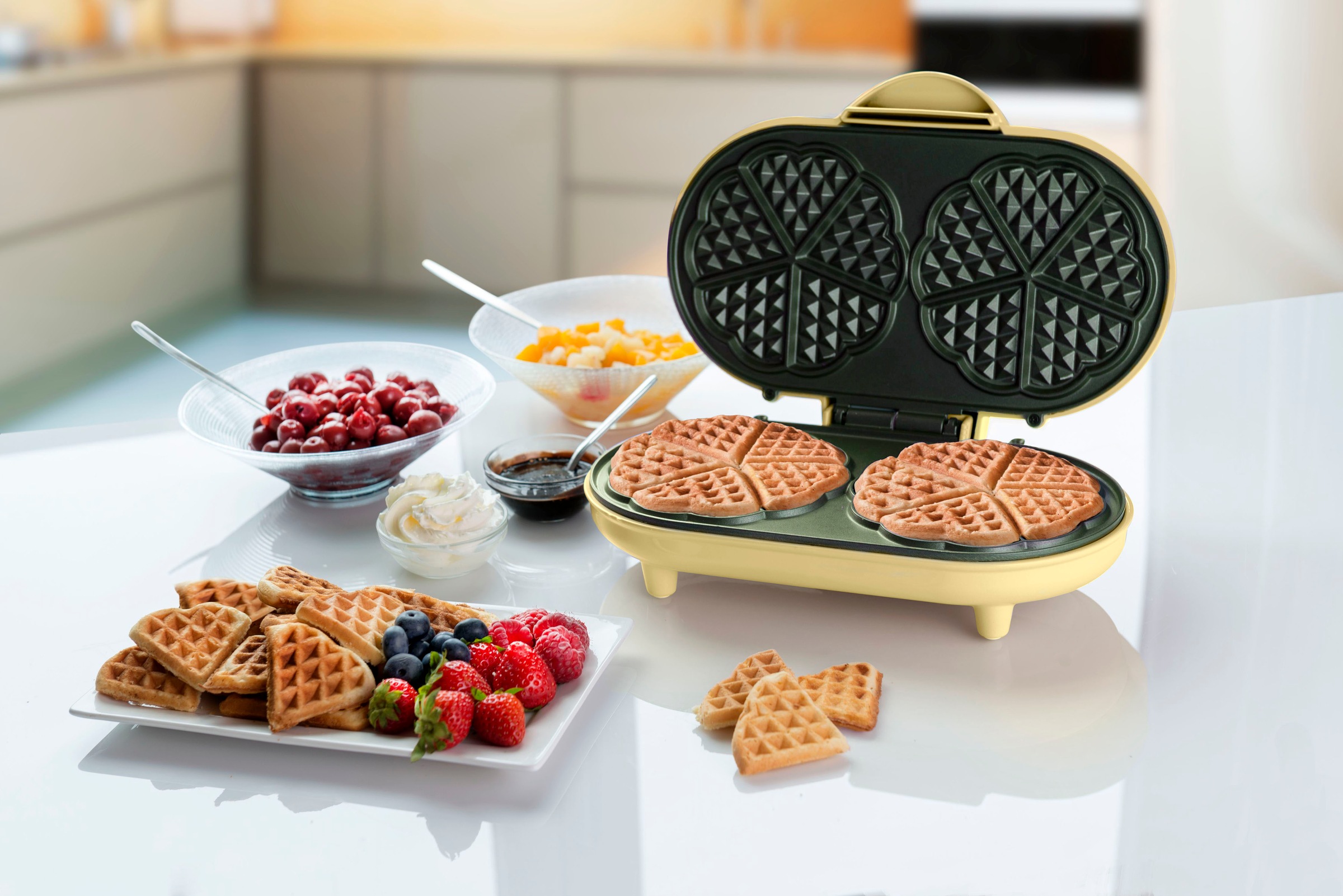 bestron Waffeleisen »ADWM1000V«, 1200 W, Backampel & automatische Temperaturkontrolle