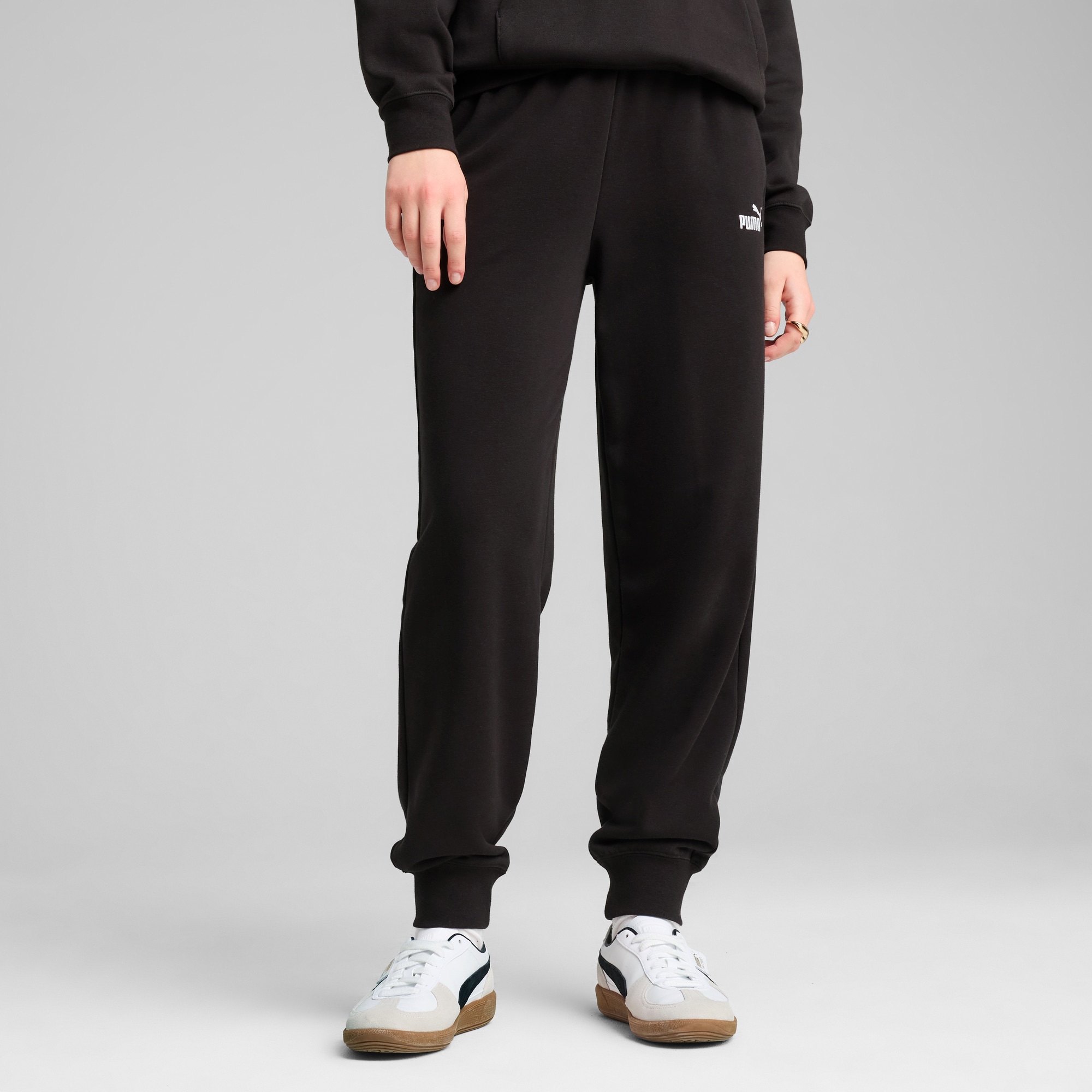 PUMA Trainingshose »ESS SMALL NO. 1 LOGO COMFORT HIGH-WAIST SWEATPANTS TR CL«