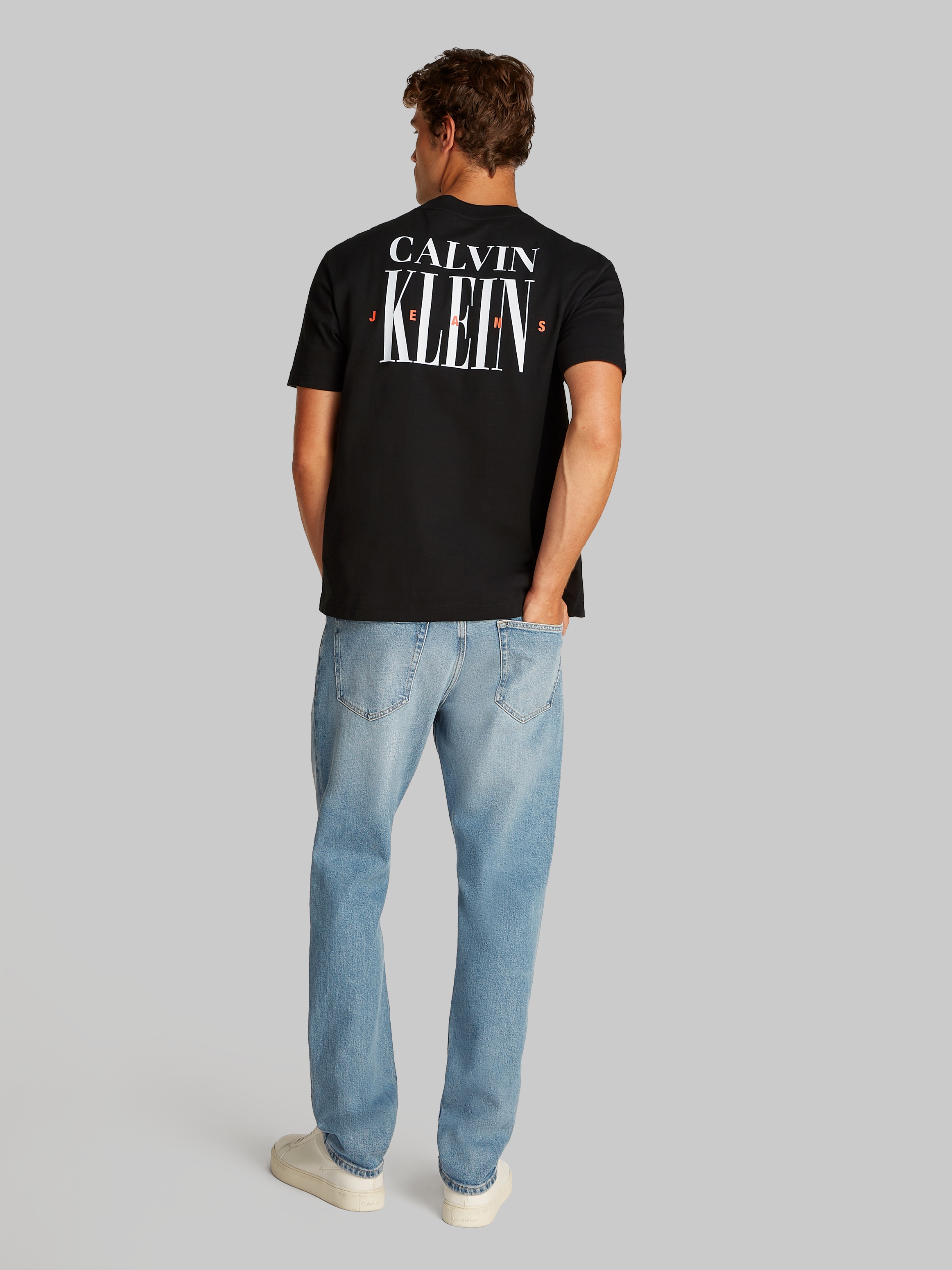 Calvin Klein Jeans T-Shirt »SERIF FONT GRAPHIC TEE«, mit großem Logo am Rücken