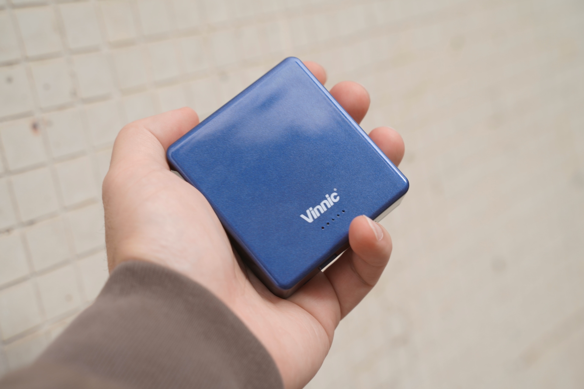 Vinnic Powerbank »MANA Magnetic Wireless Powerbank 8.000mAh«, Vinnic MANA Magnetic Wireless Powerbank 8.000mAh,clay