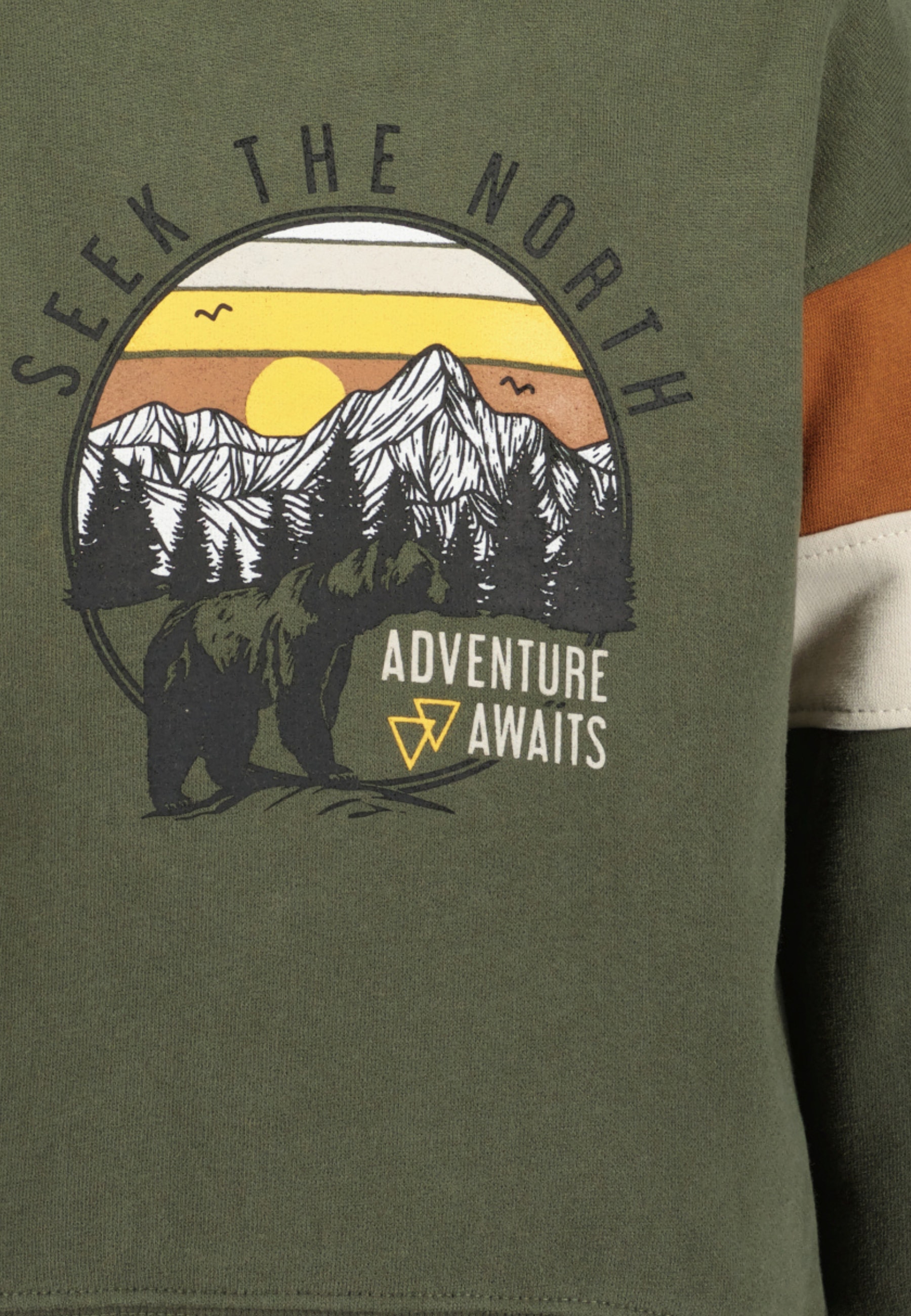 Blue Seven Kapuzensweatshirt , im Colorblocking-Look und mit großem Frontmotiv
