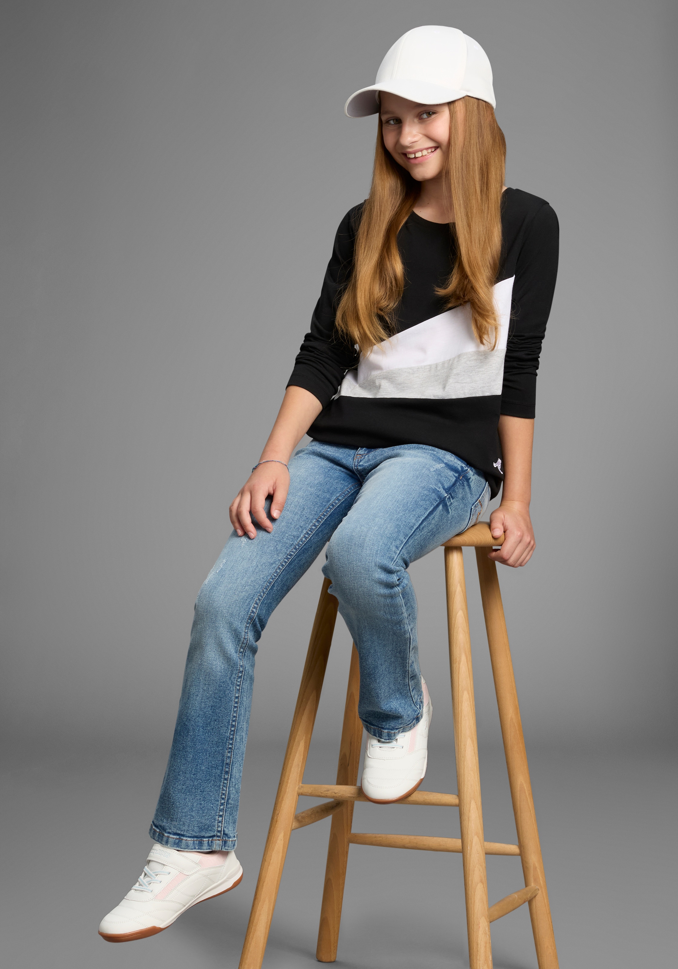 KangaROOS Langarmshirt »mit coolem Colourblocking« , mit Kangaroos Logo und Stickerei